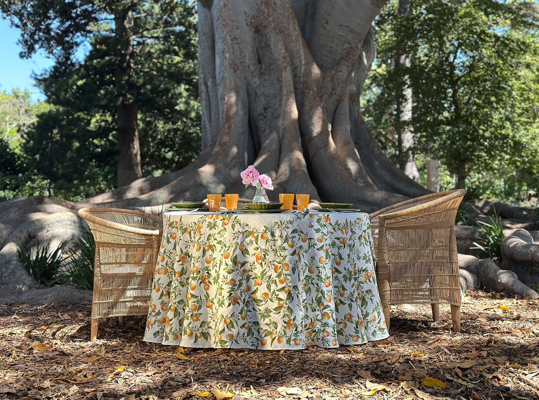 L'Orangerie Round Linen Tablecloth, 260cm