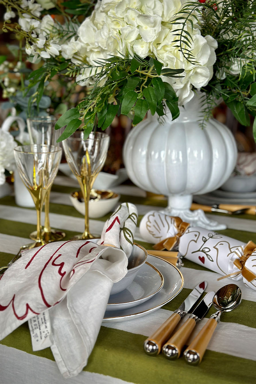 Christmas Crackers with 'Gold Doves' Print and Gold Velvet Bows, Box of 6 (UK ONLY)