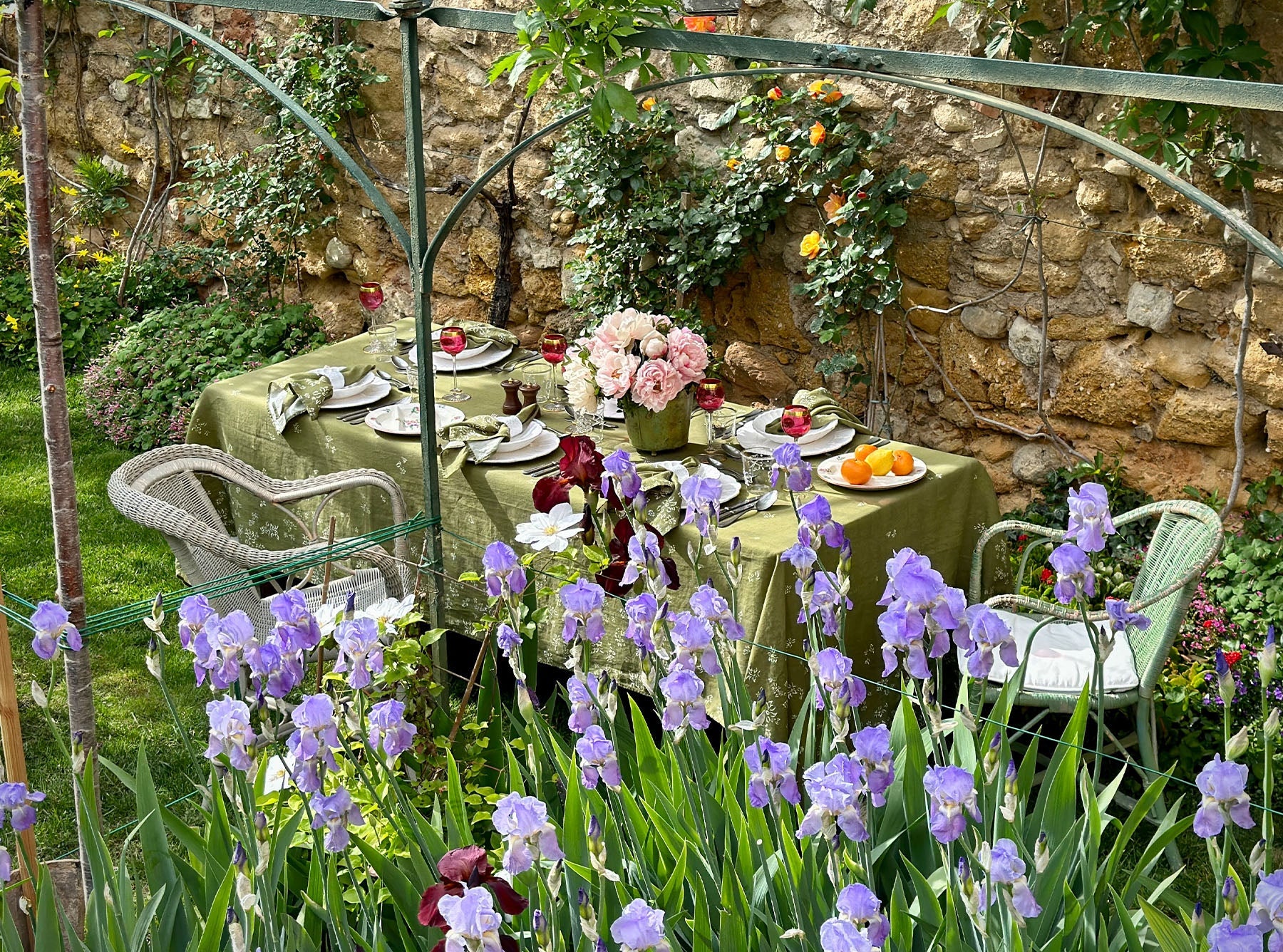 'S&Bee Falling Flower' Linen Tablecloth in Avocado Green