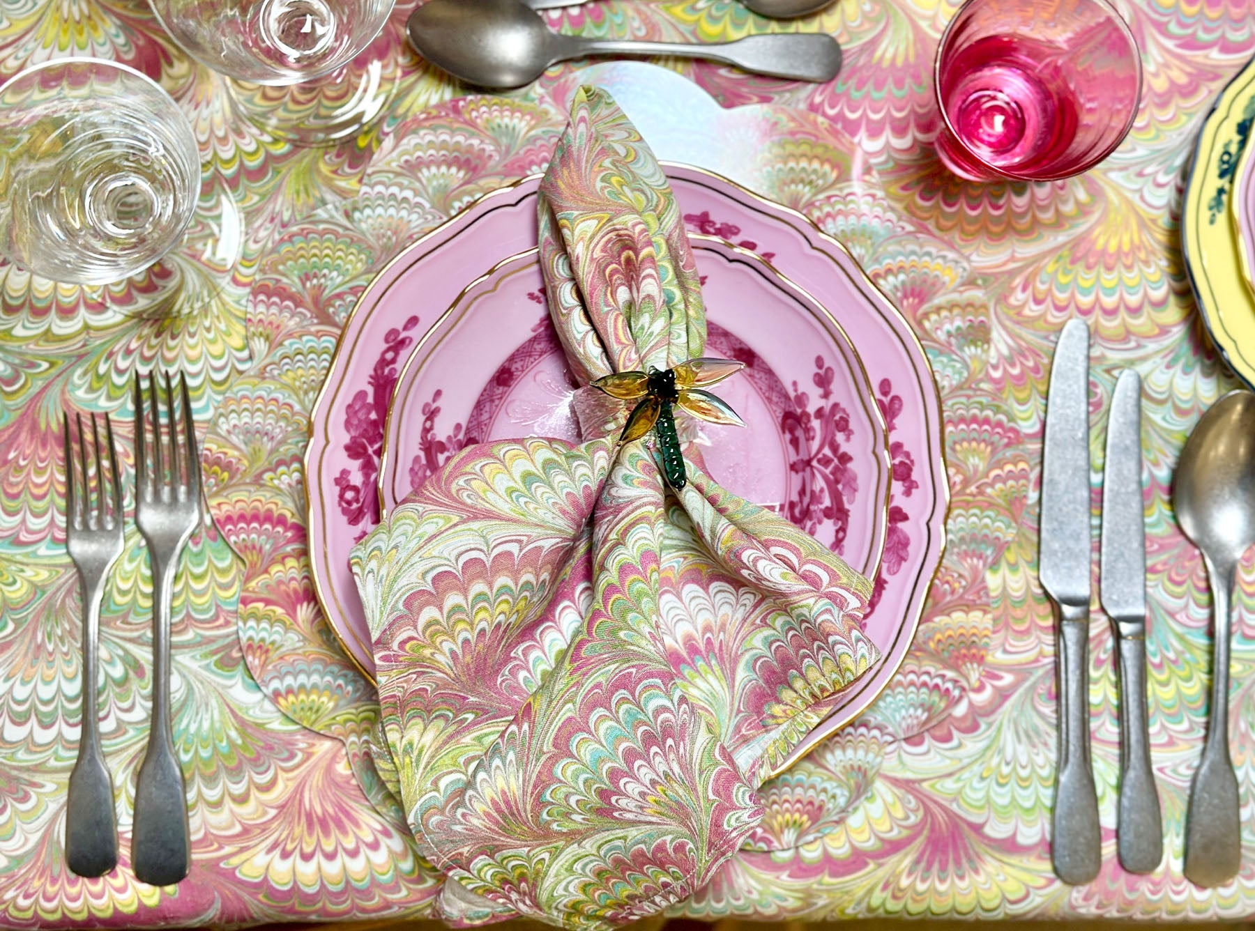 Marble Fan Scalloped Cork-backed Placemat, 34cm