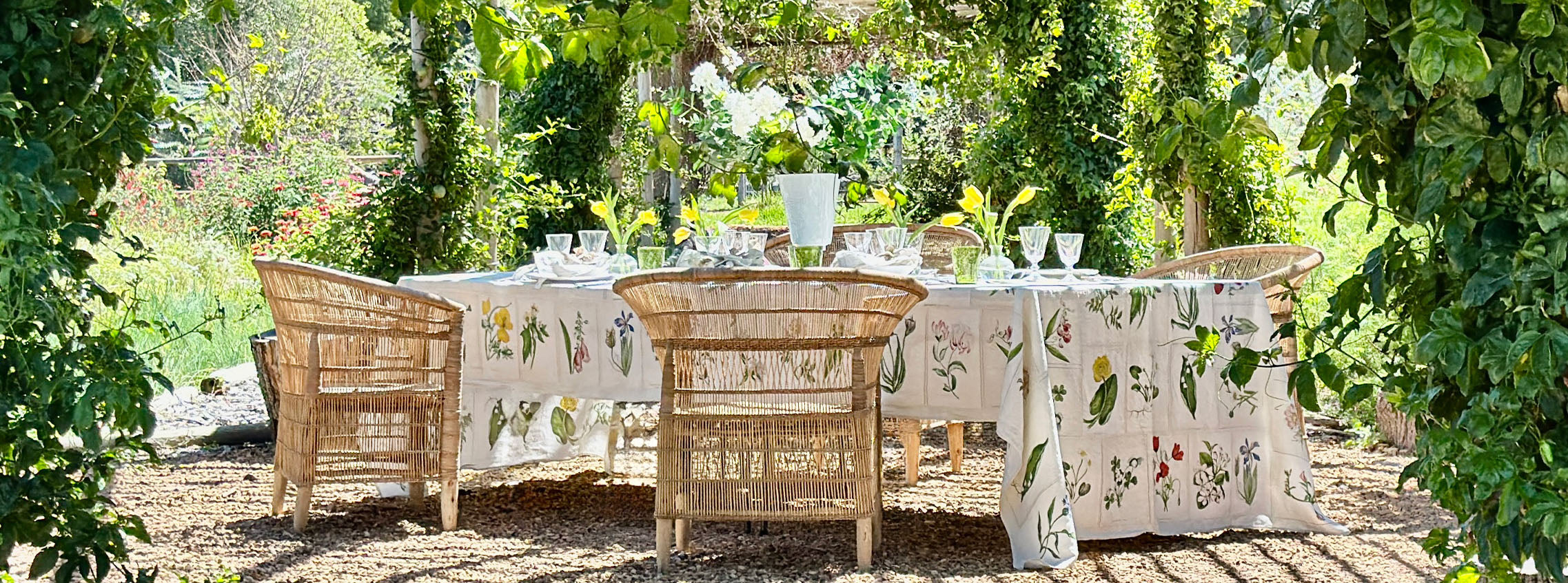 'Botanical Tiles' Alfresco Tablescape