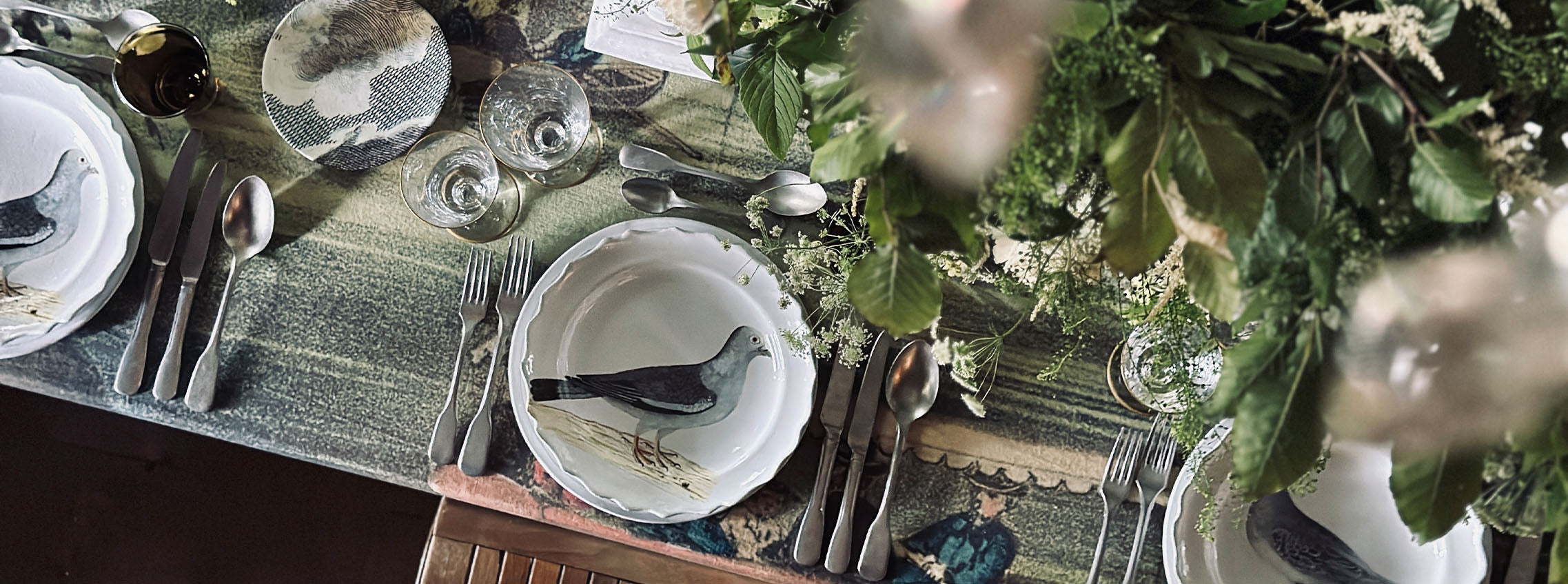 Scholarly 'Central Park' Indoor Tablescape