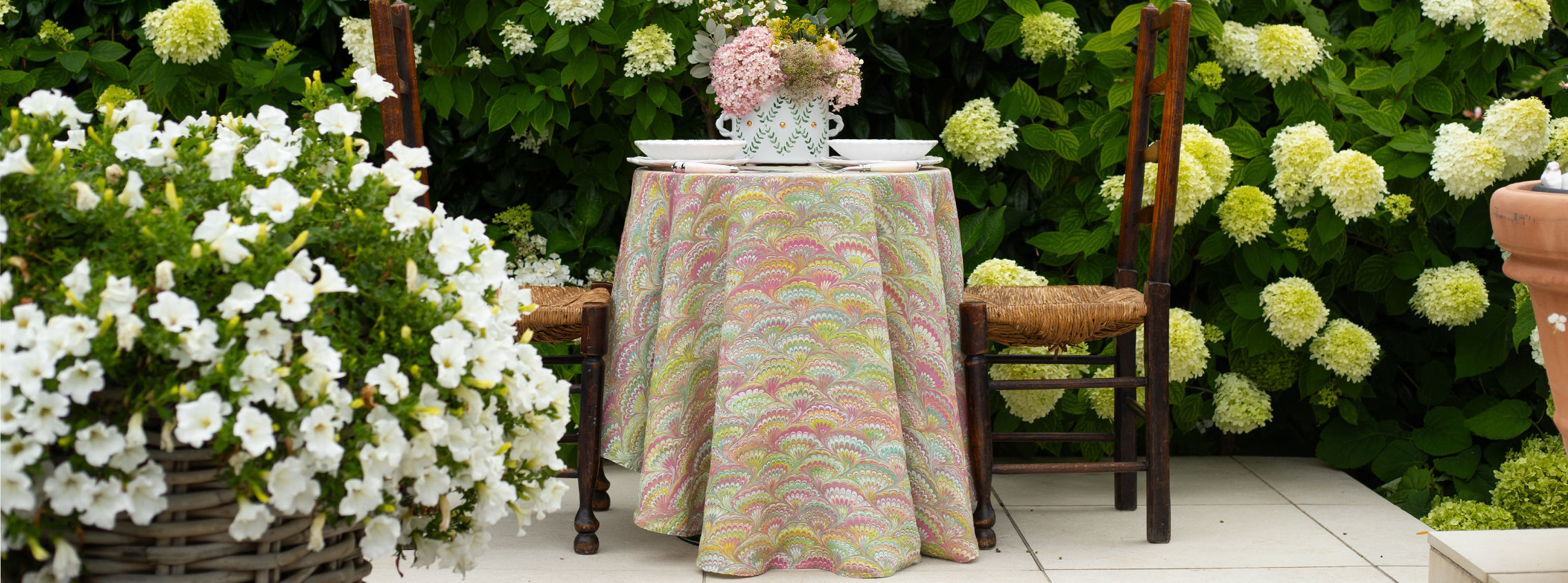 Round Marble Fan Alfresco Tablescape