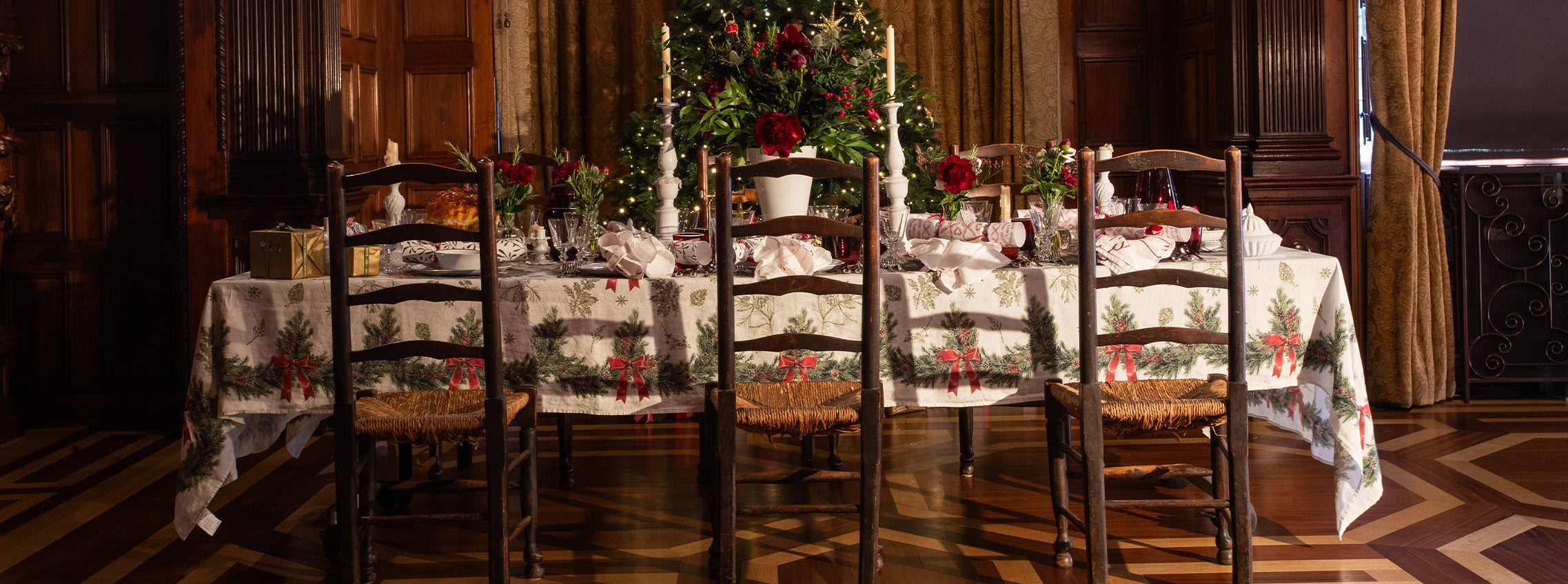 A Garland Christmas Tablescape