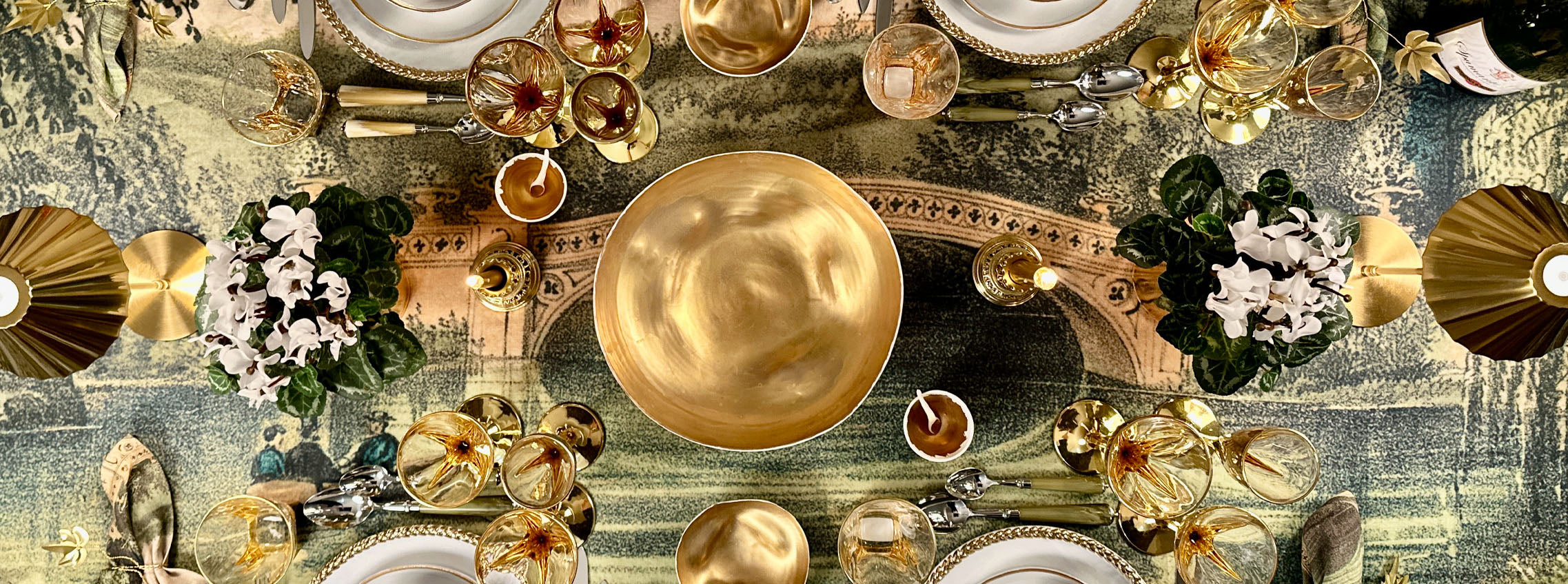 Golden Gilded 'Central Park' Tablescape