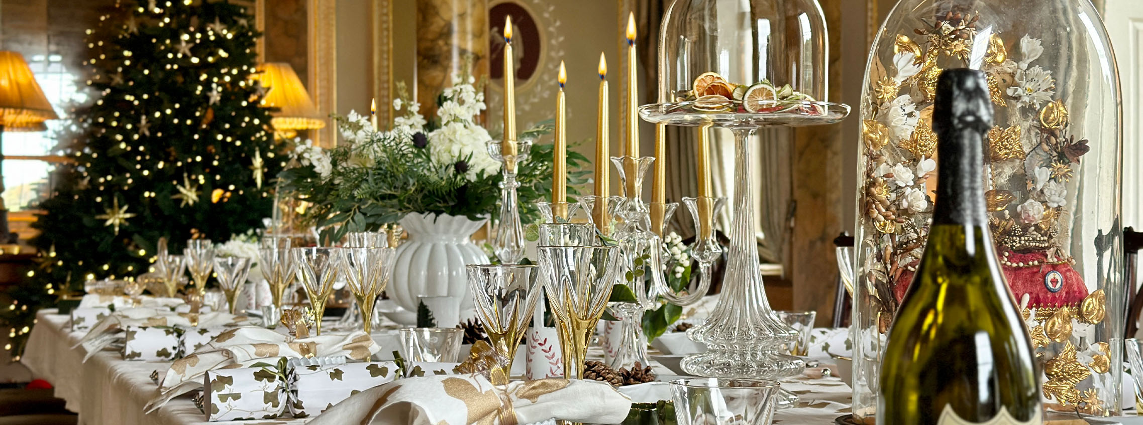 'Gold Ivy' Festive Dinner Tablescape