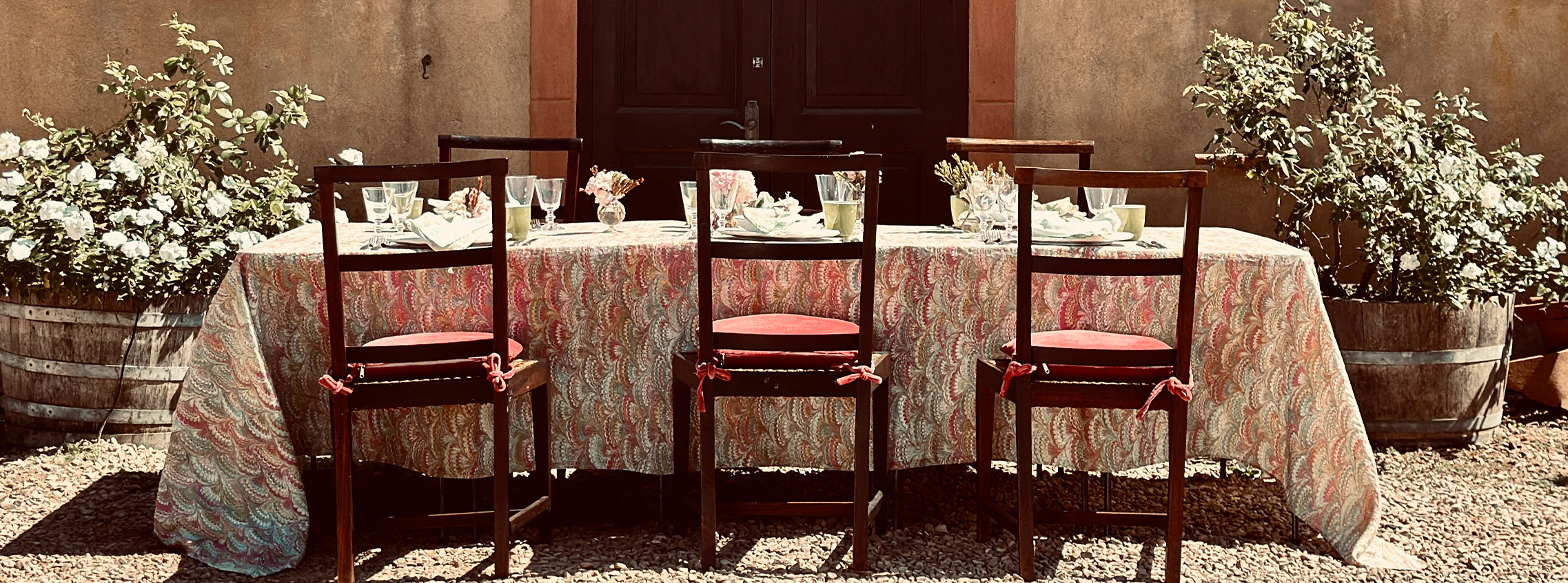Marble Fan Alfresco Tablescape
