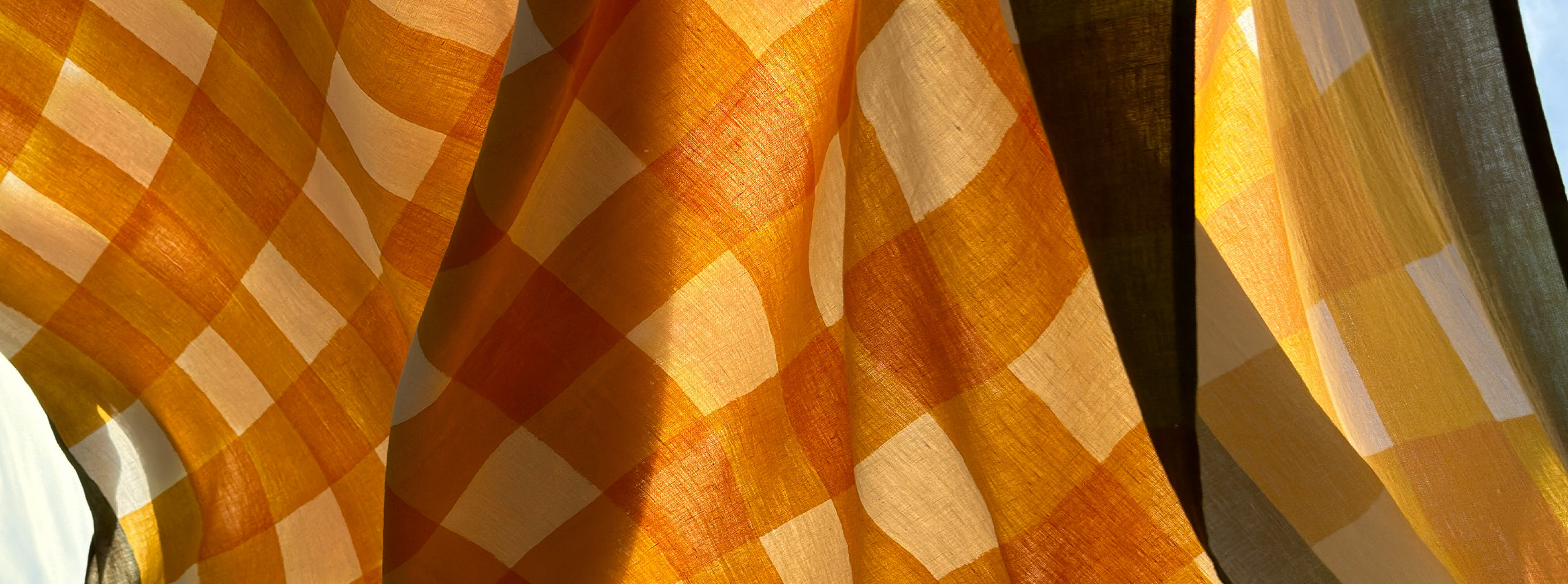 Gingham Yellow Tablescape