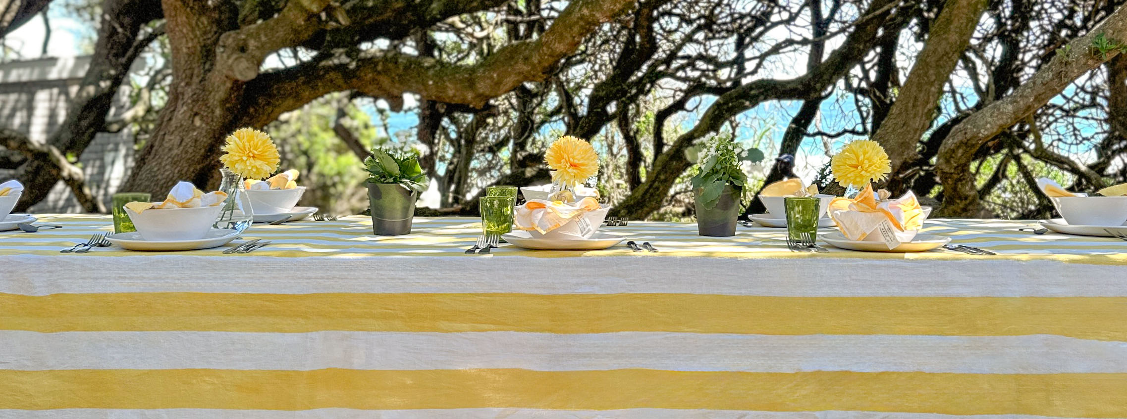 'Yellow Stripe' Seaside Escape tablescape