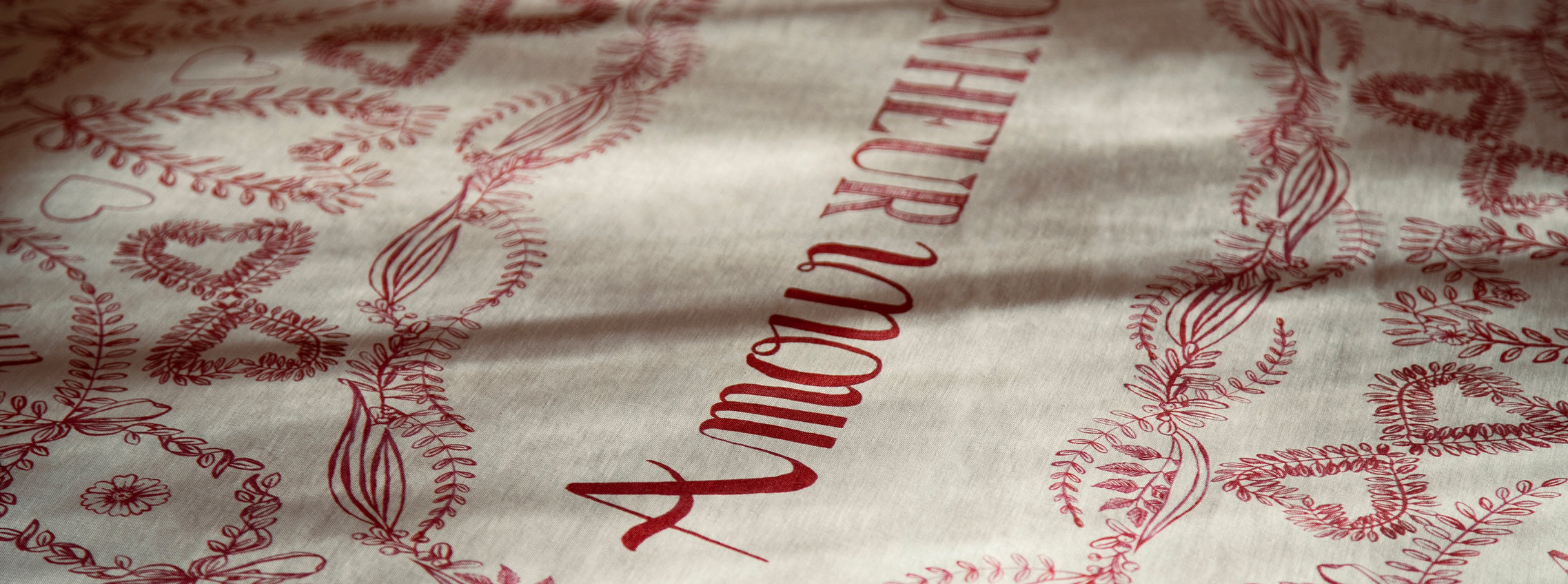 Amour Bonheur Festive Tablescape