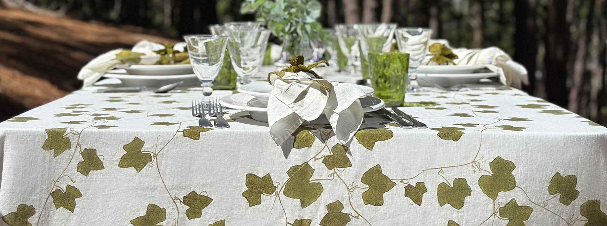 Ivy Alfresco Tablescape