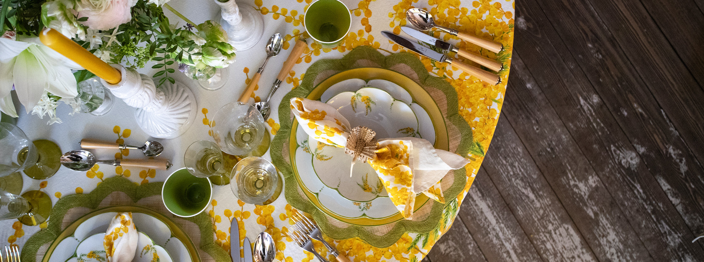 Mimosa Round Indoor Tablescape