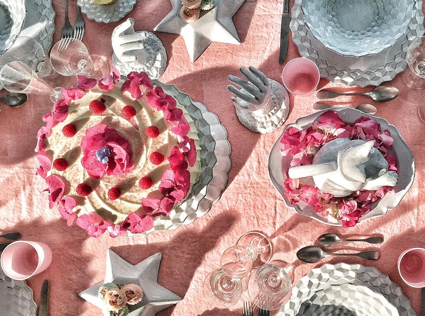 'Full Field' Linen Tablecloth in Rose Pink