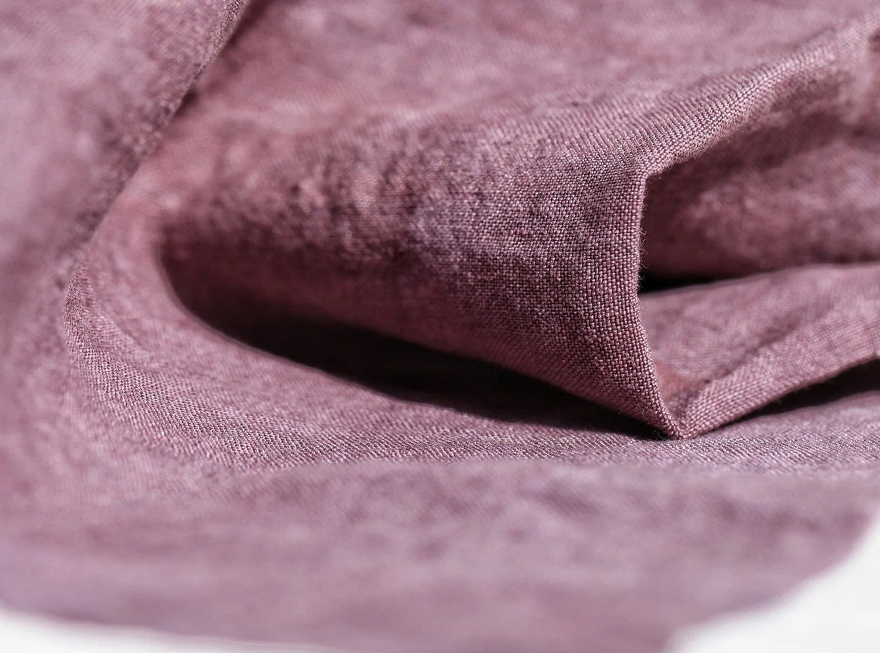 'Full Field' Linen Tablecloth in Grape Purple