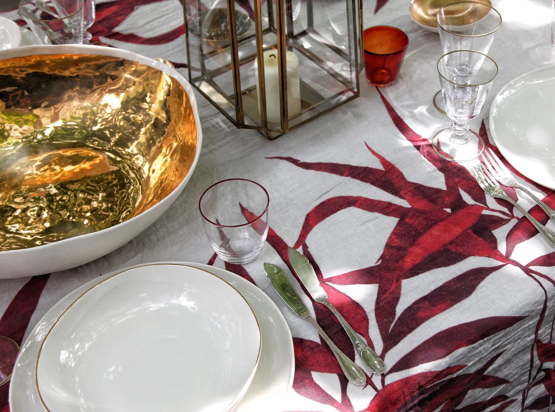 Les Palmiers Linen Tablecloth in Red