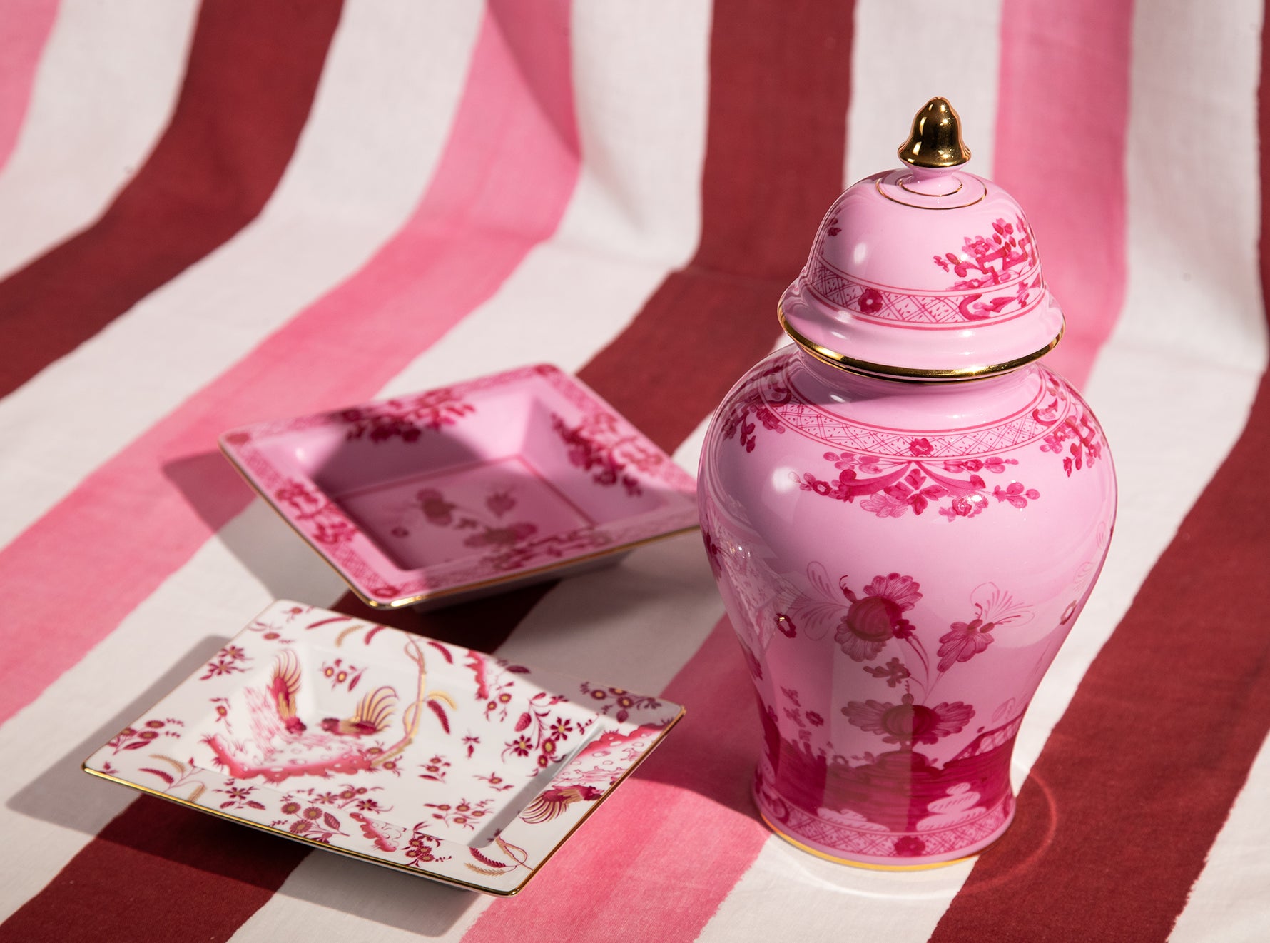 Ginori 1735 Oro di Doccia Magenta Rectangular Tray, 15 x 19cm