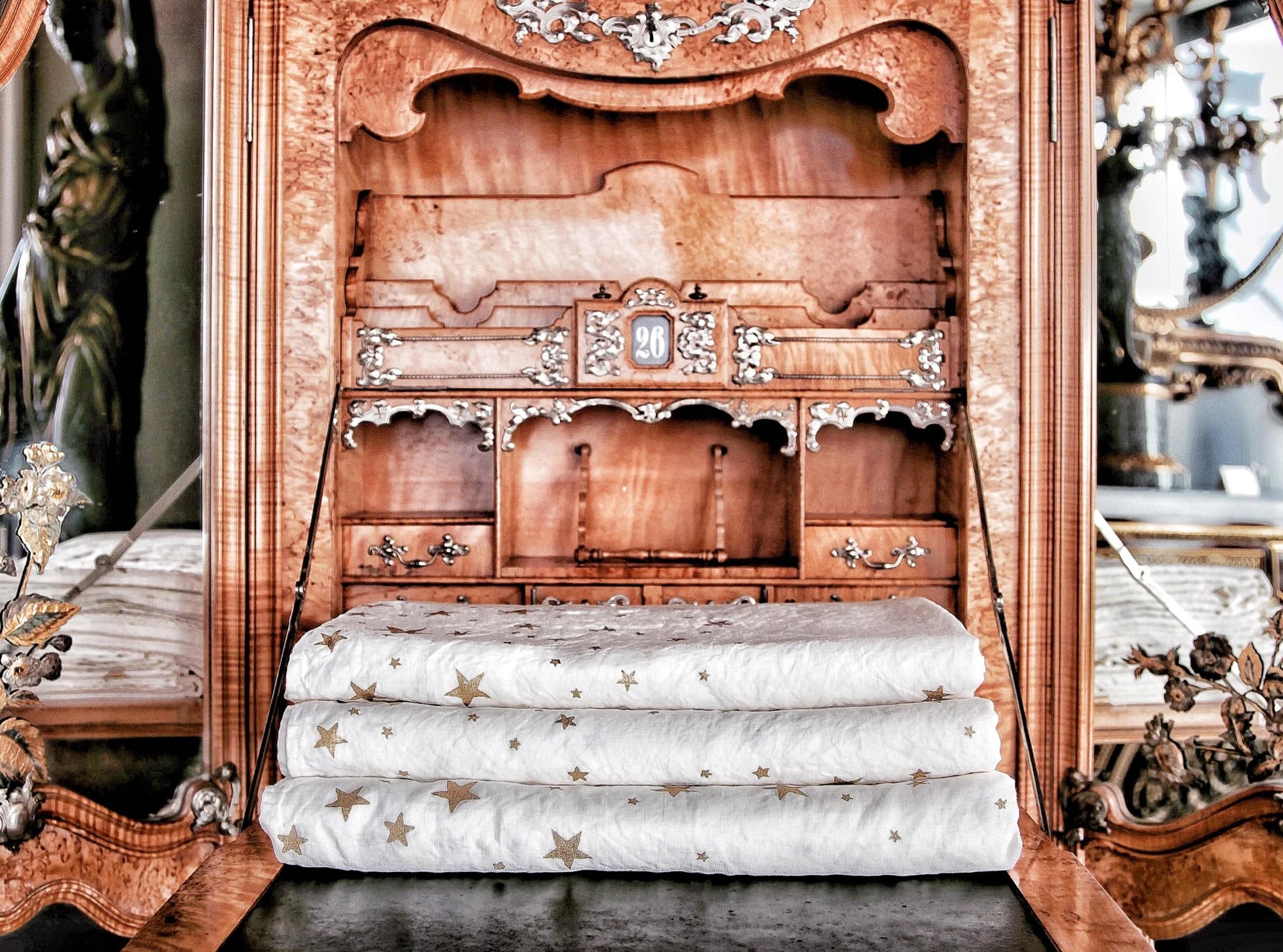 Falling Stars Linen Tablecloth in White with Gold Stars
