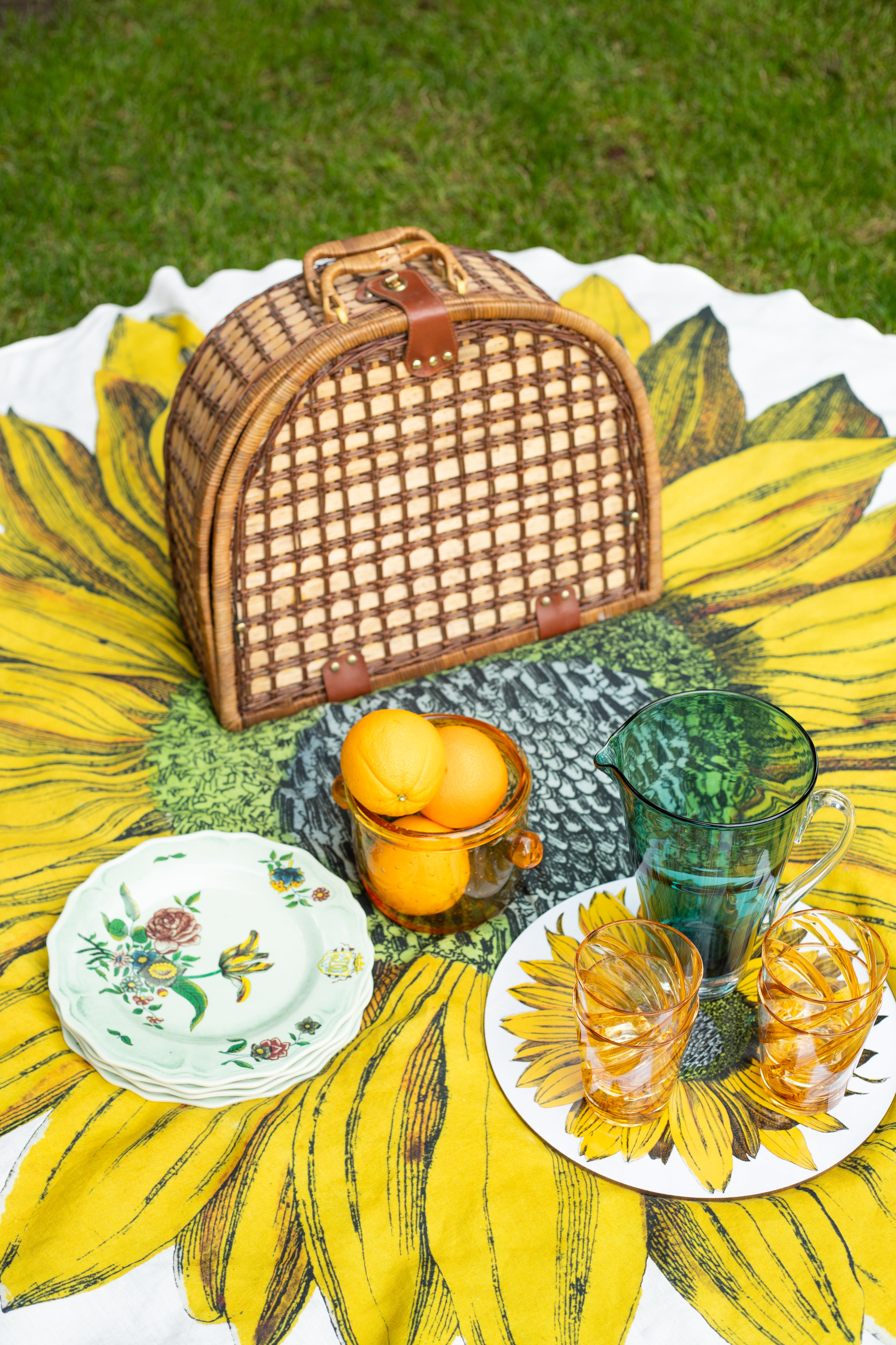 S&B x John Derian 'Sunflower' Round Occasional Linen Tablecloth, 165cm