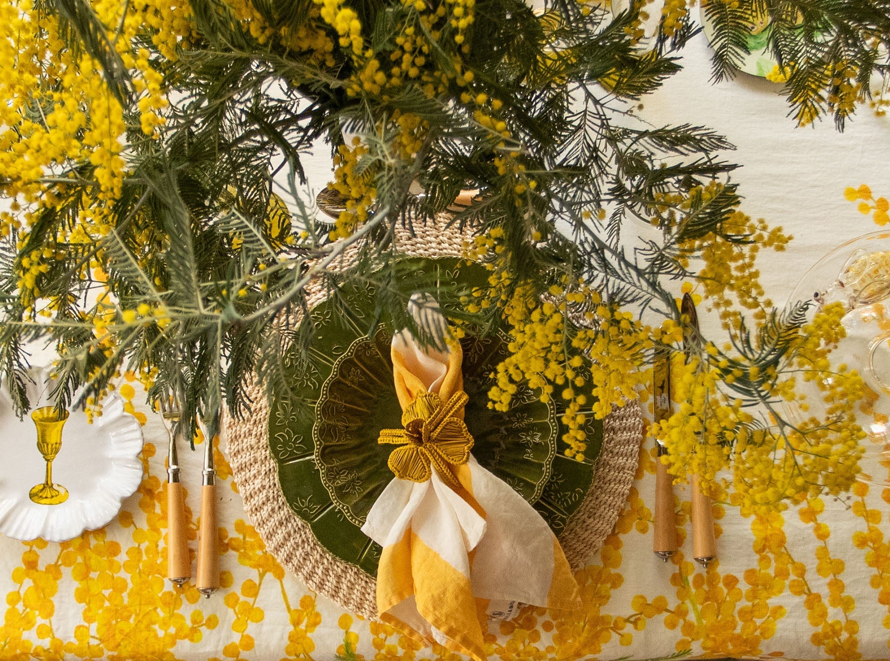 Abaca Woven Round Placemat in Cream