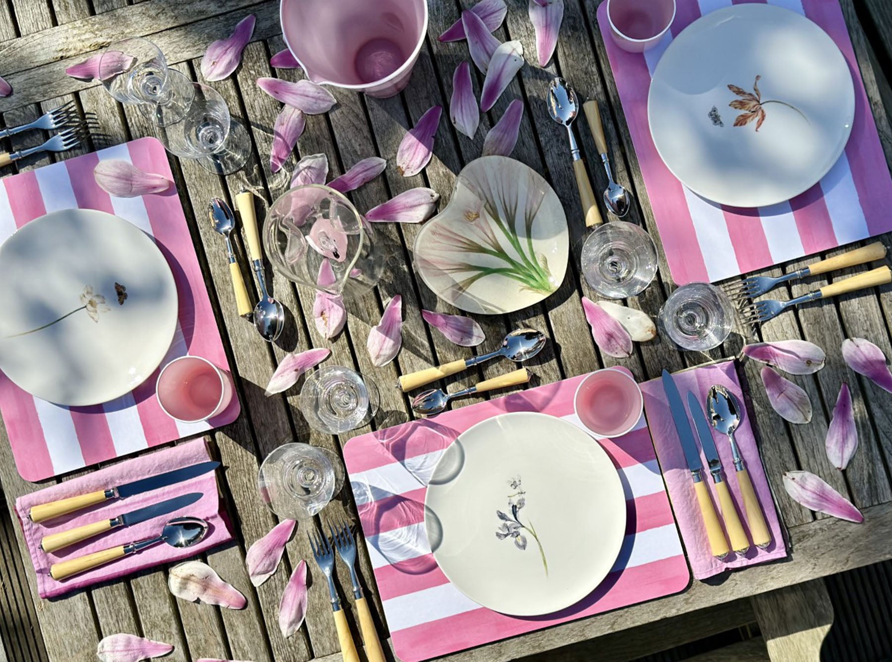 Bloom Cosmos Dinner Plate, 25cm