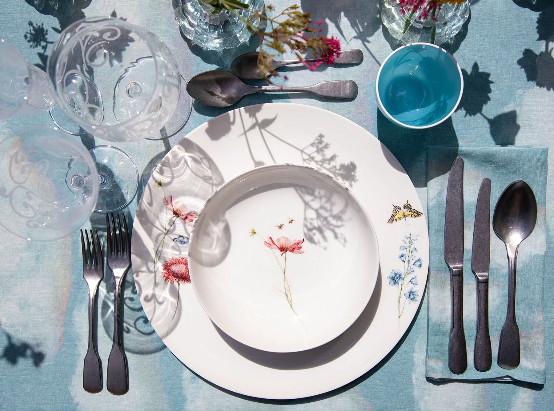 Bloom Cosmos Dinner Plate, 25cm