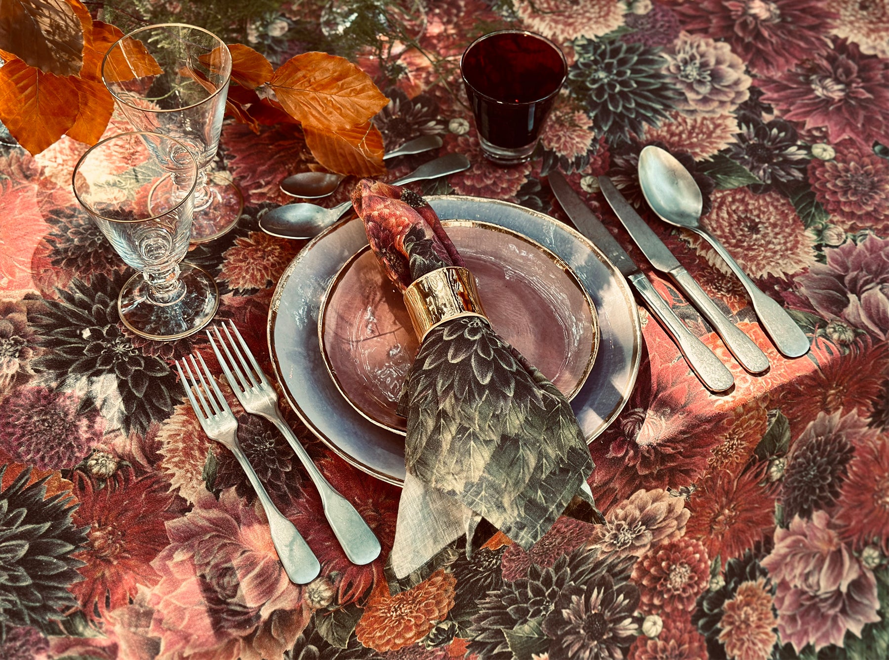 'Dahlia' Linen Tablecloth in Red & Purple