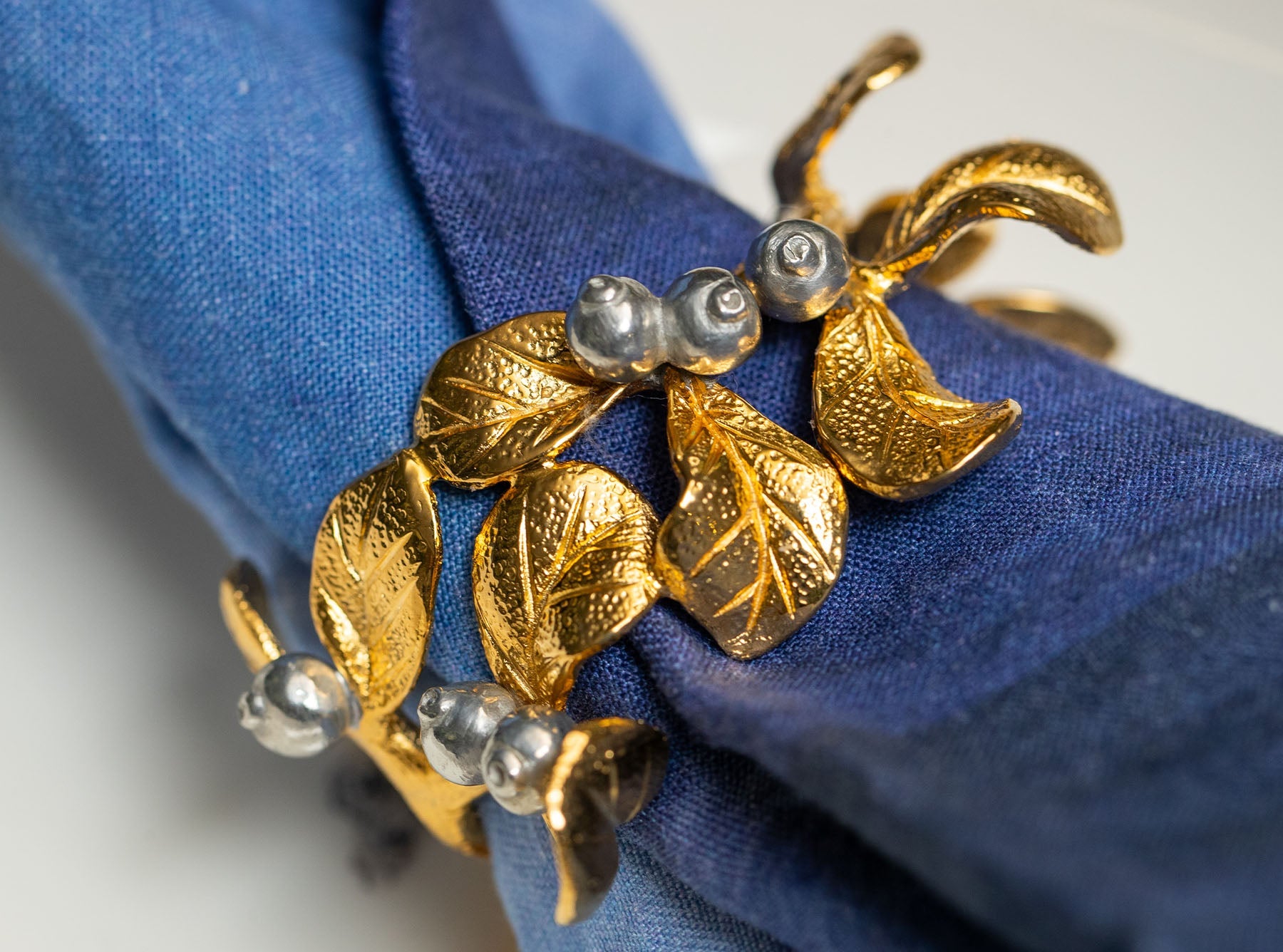 Mistletoe Pewter Napkin Ring in Gold & Silver