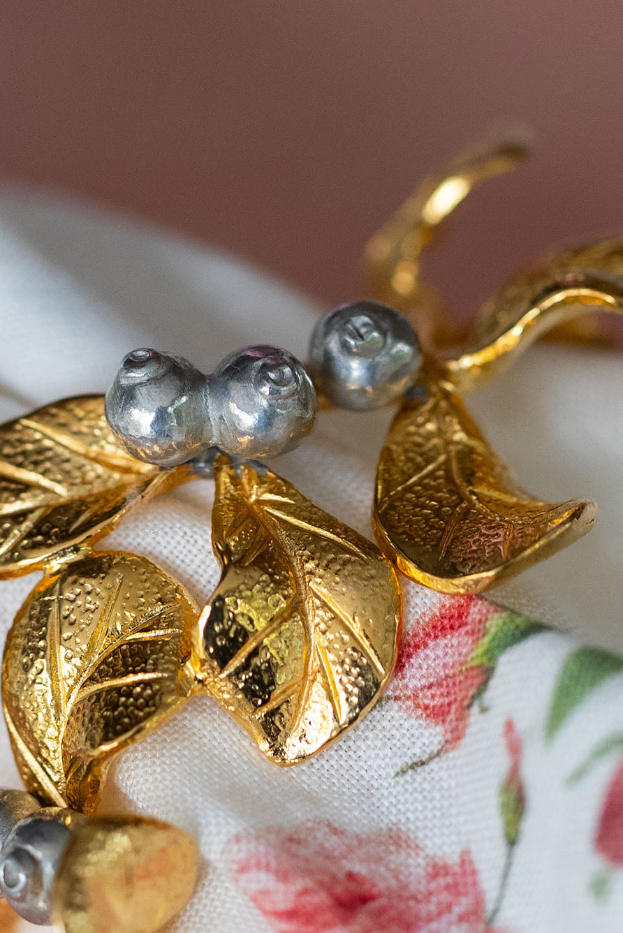 Mistletoe Pewter Napkin Ring in Gold & Silver