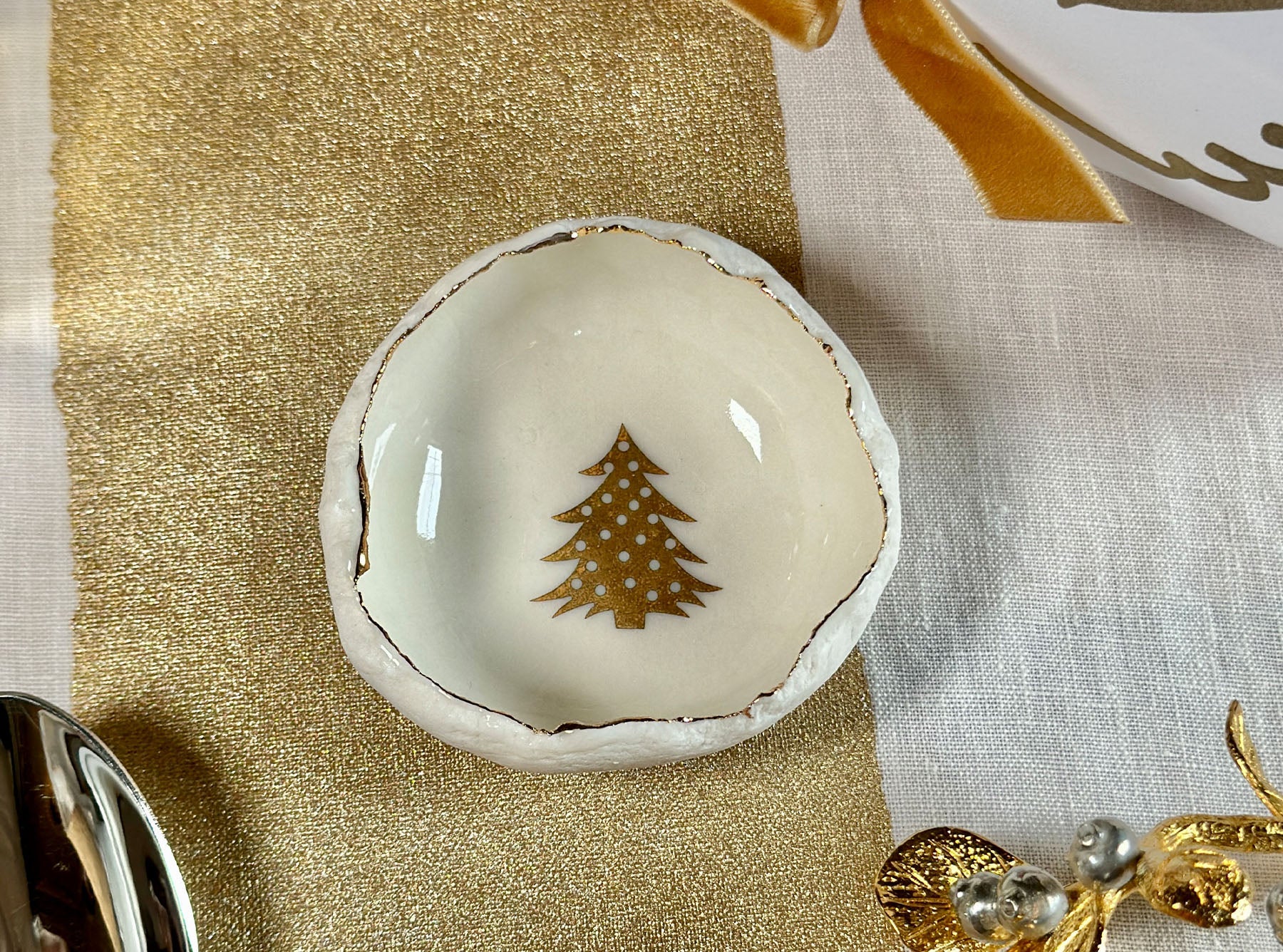HB Jagged Bowl with Gold Christmas Tree, 7cm (ASSORTED)