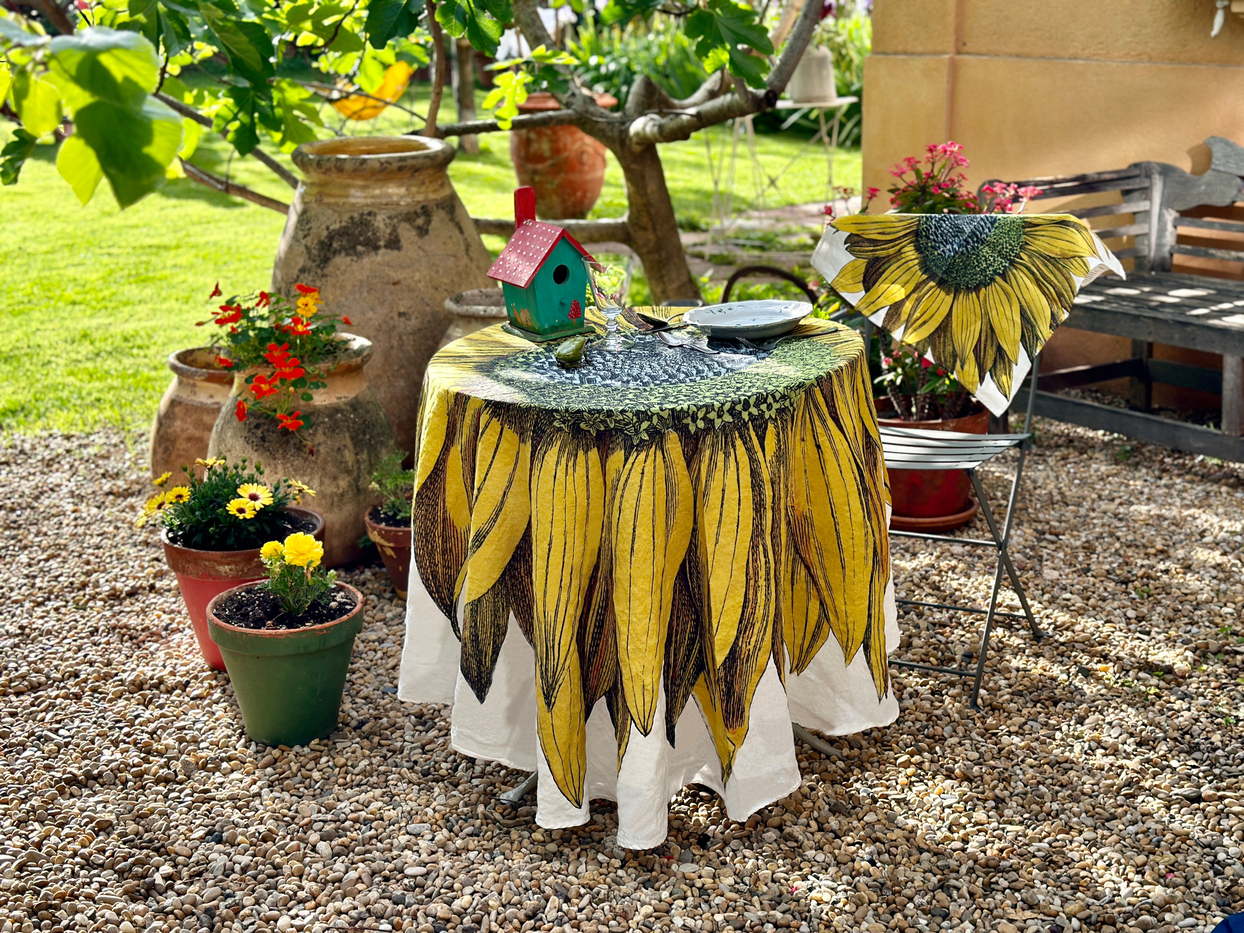 S&B x John Derian 'Sunflower' Round Occasional Linen Tablecloth, 165cm