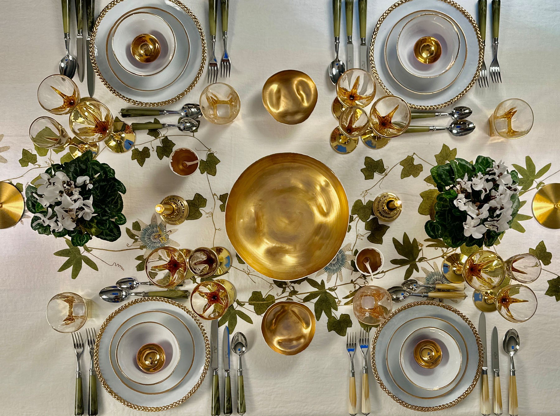 Joséphine Dessert Plate with Gold Rim by Astier de Villatte, 20cm