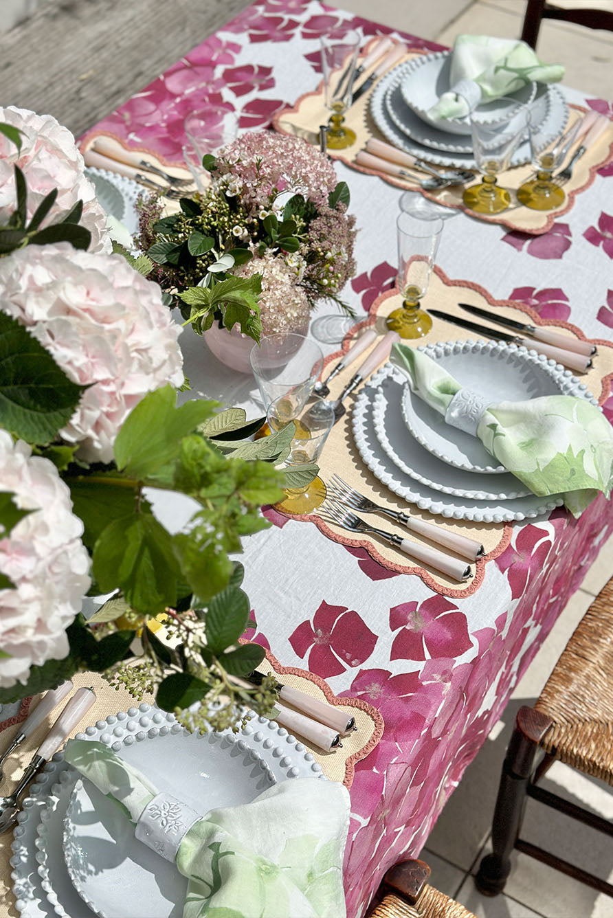 'Lola' Placemat with Scalloped Edge in Pink, 35 x 50cm