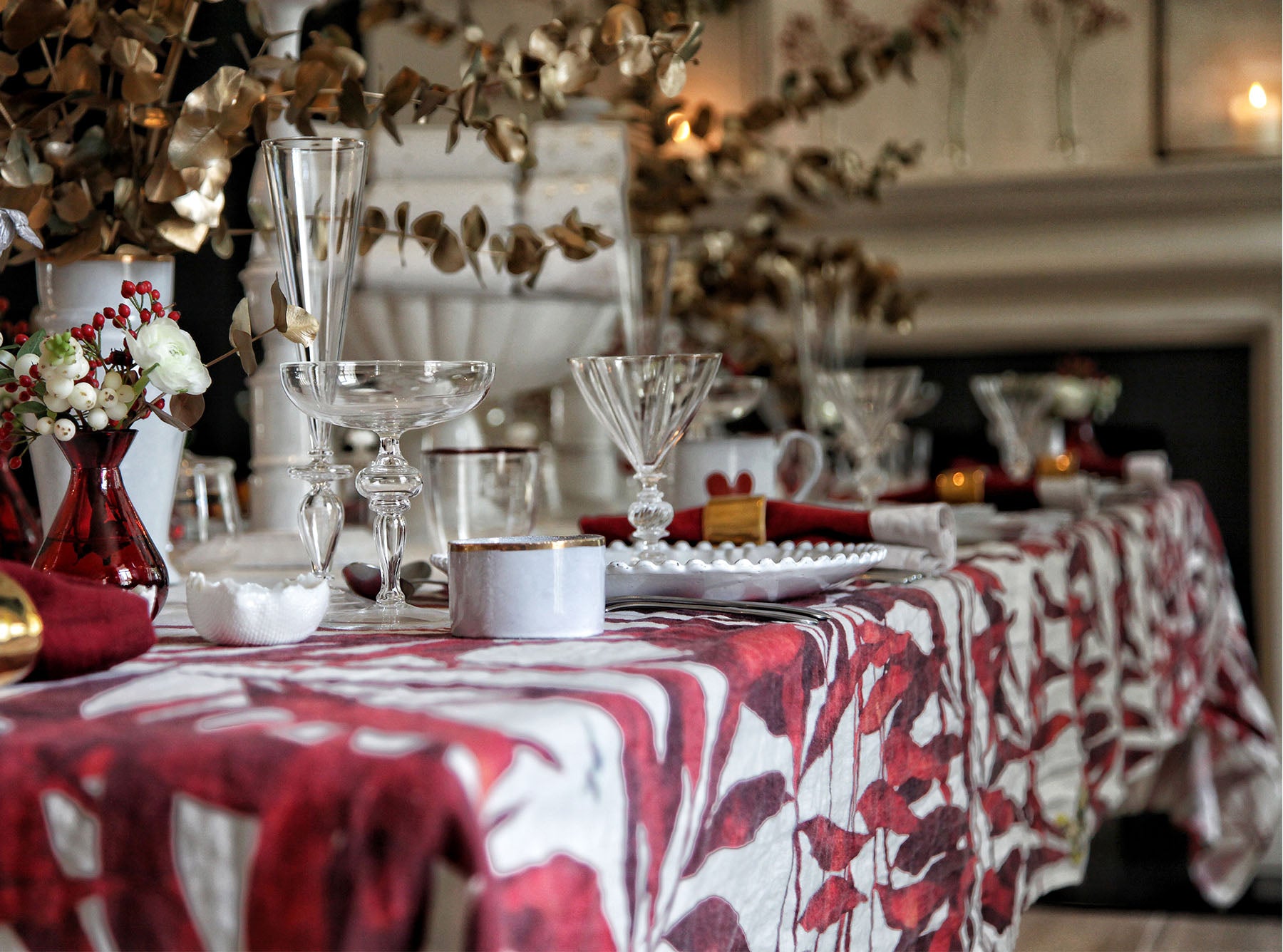 Les Palmiers Linen Tablecloth in Red