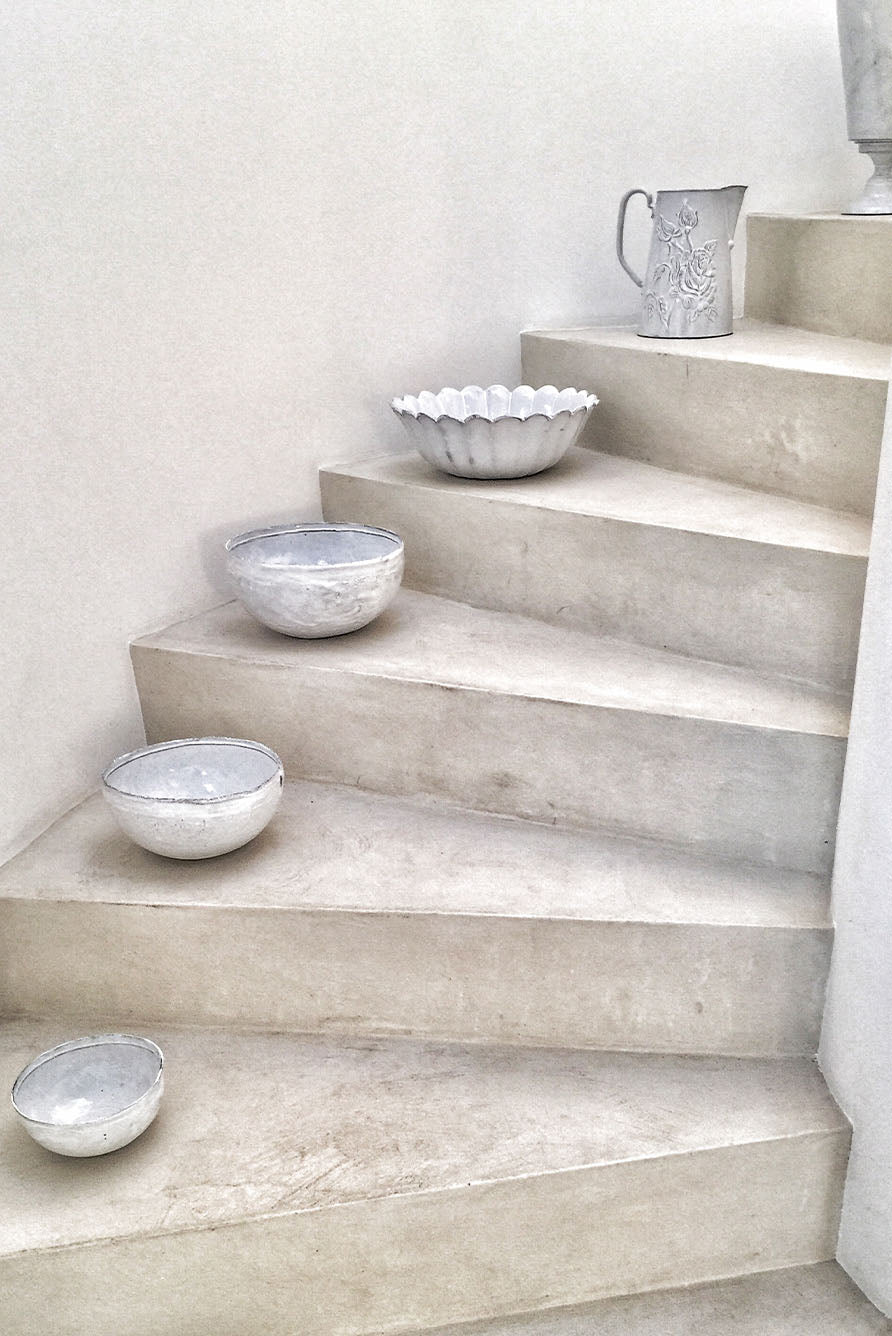 Marguerite Fruit Bowl by Astier de Villatte, 24cm