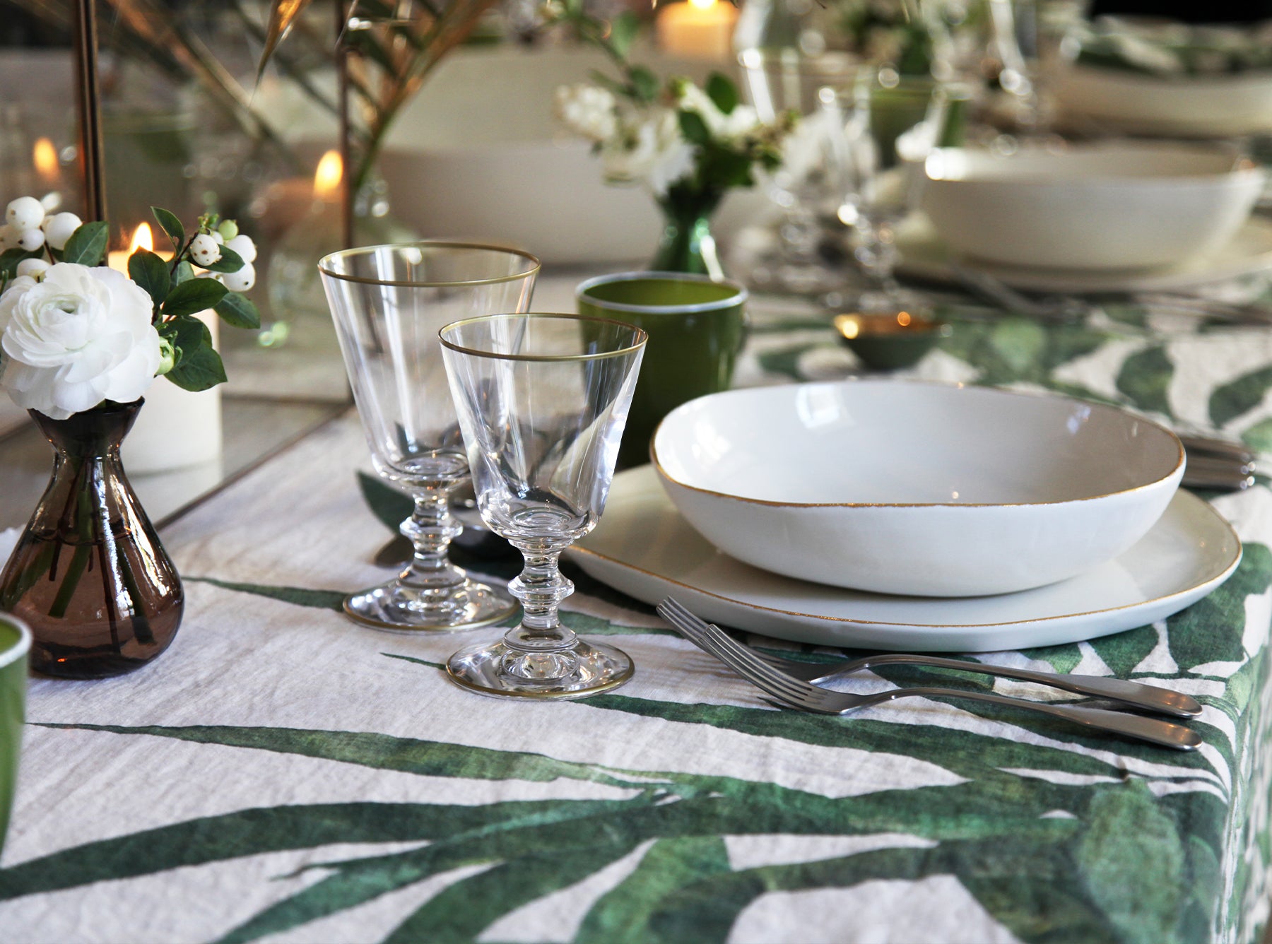 Les Palmiers Linen Tablecloth in Green