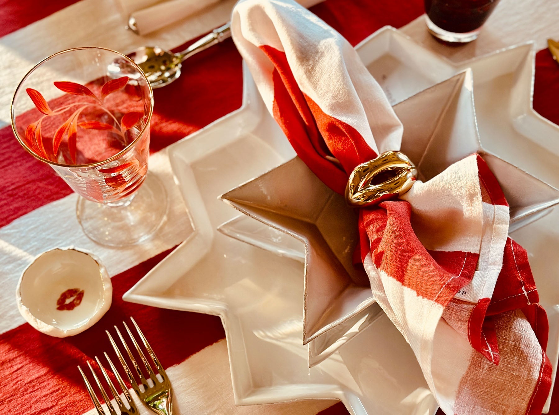 Olive Leaf Burgundy & Gold Dragonfly Wine Glass