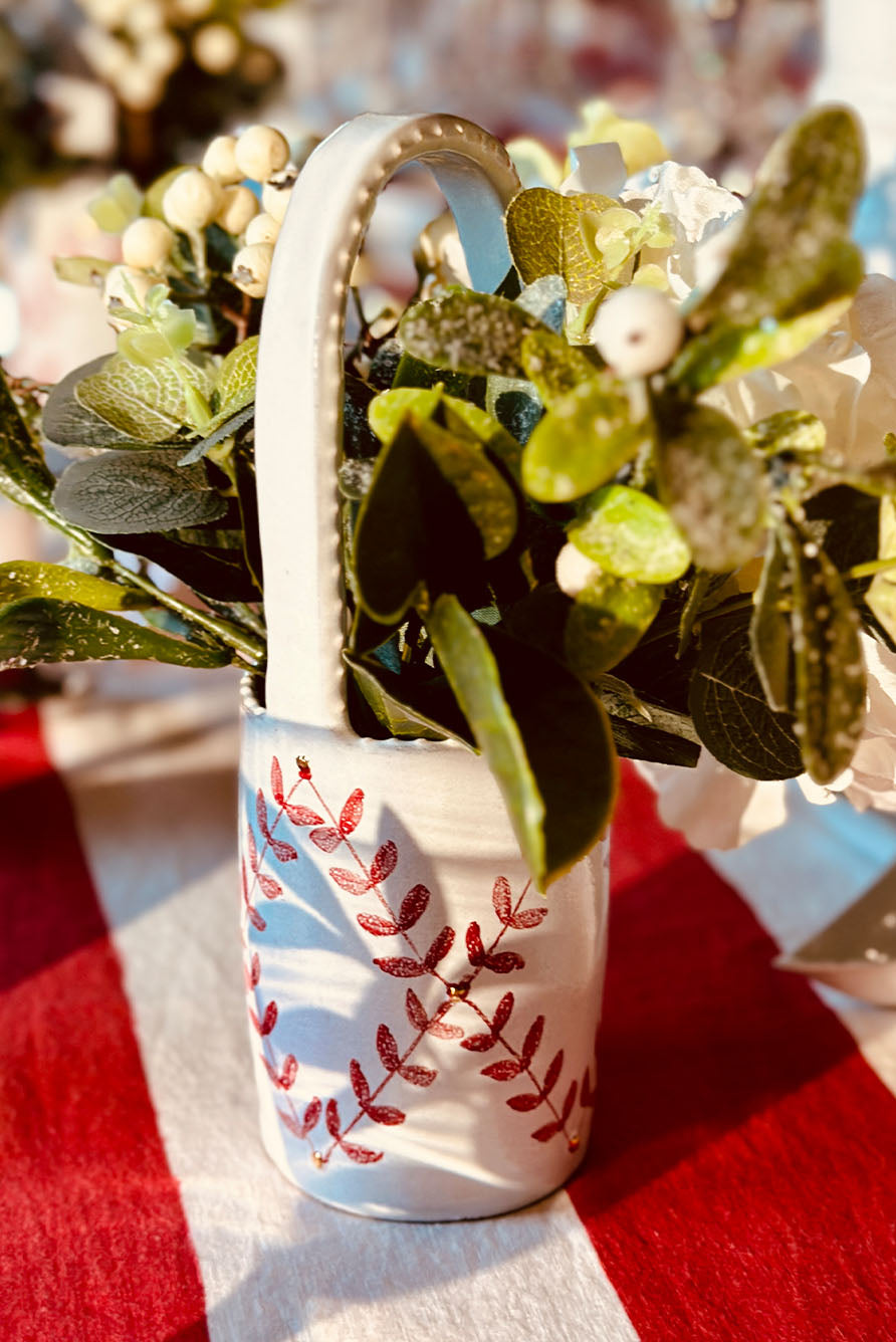 Red Laurel and Gold Dots Diamond Basket, 21cm x 9cm