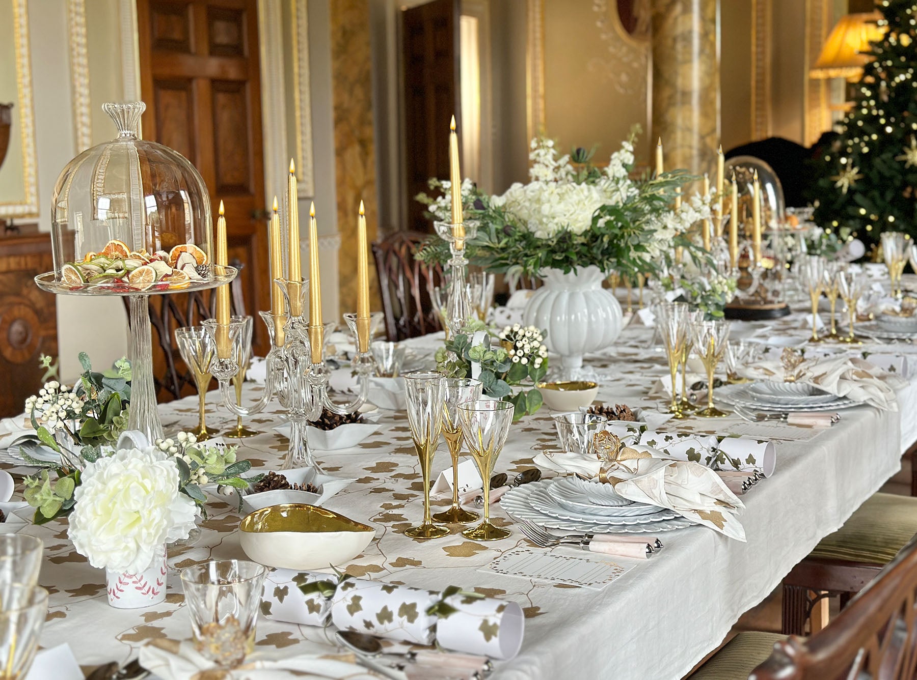 Red Laurel and Gold Dots Diamond Basket, 21cm x 9cm