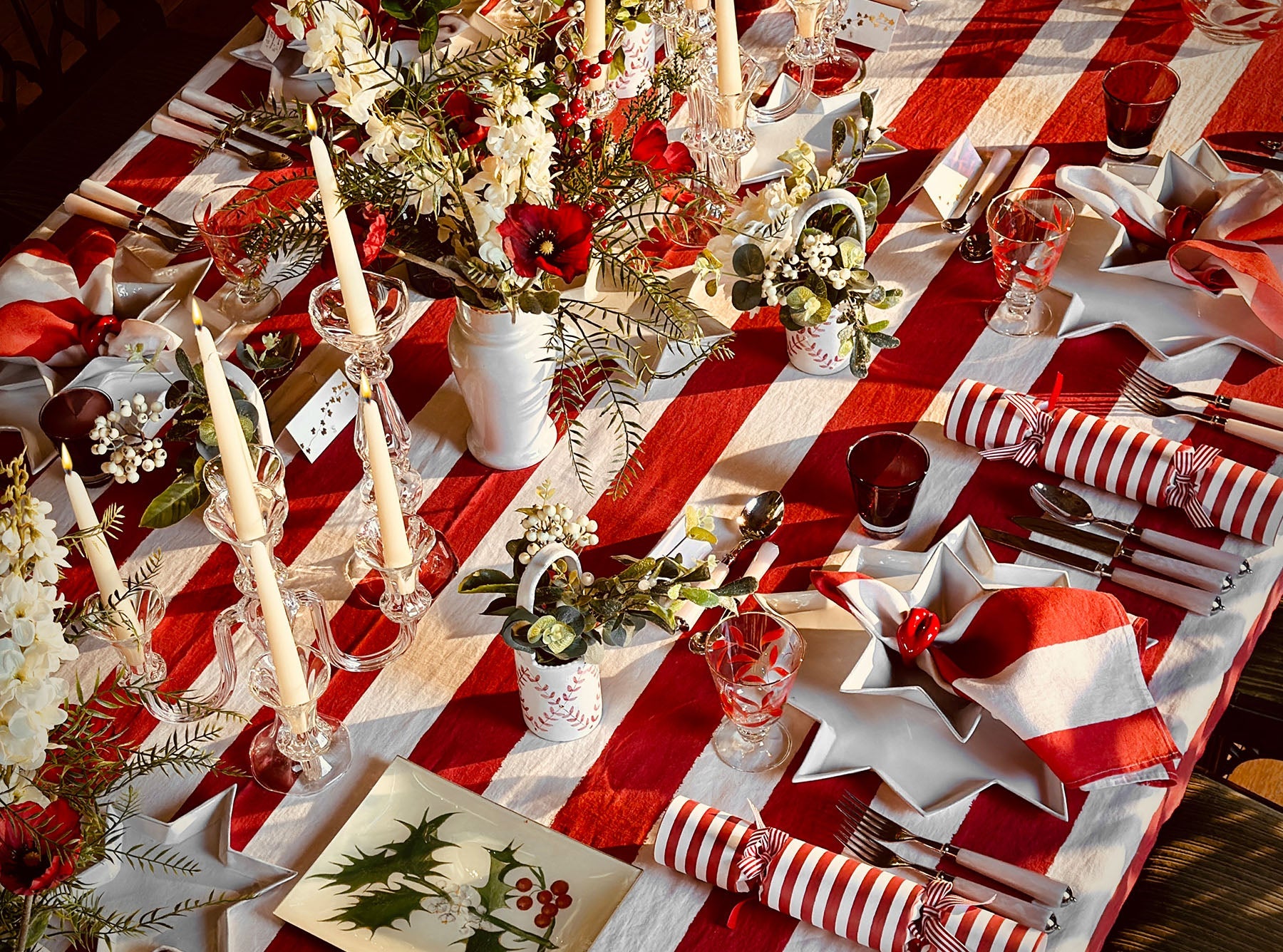 Christmas Crackers with 'Red Stripe' Print and Matching Bows, Box of 6 (UK ONLY)