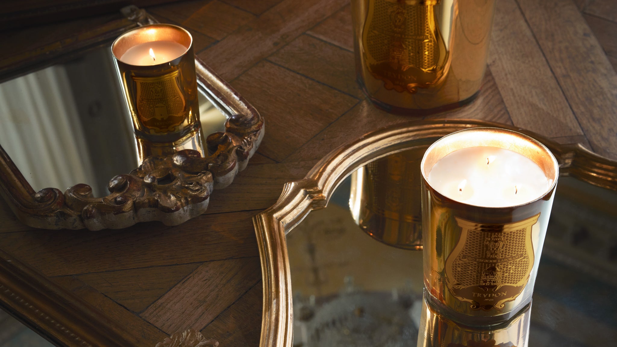 'Cabinet des Mirrors' Powdery Amber Scented Candle, 'Nuit des Glaces' Special Edition by Trudon, 270g (Silver)
