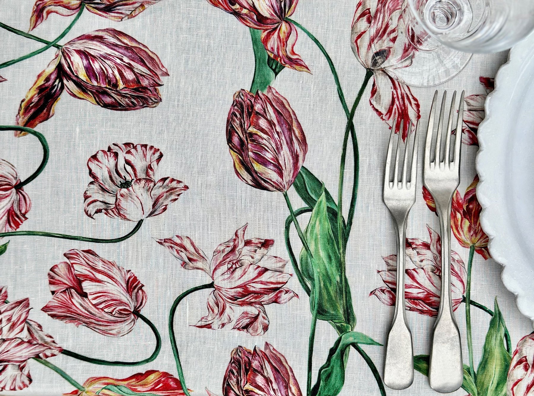 'Tulip' Linen Tablecloth in Red & Pink