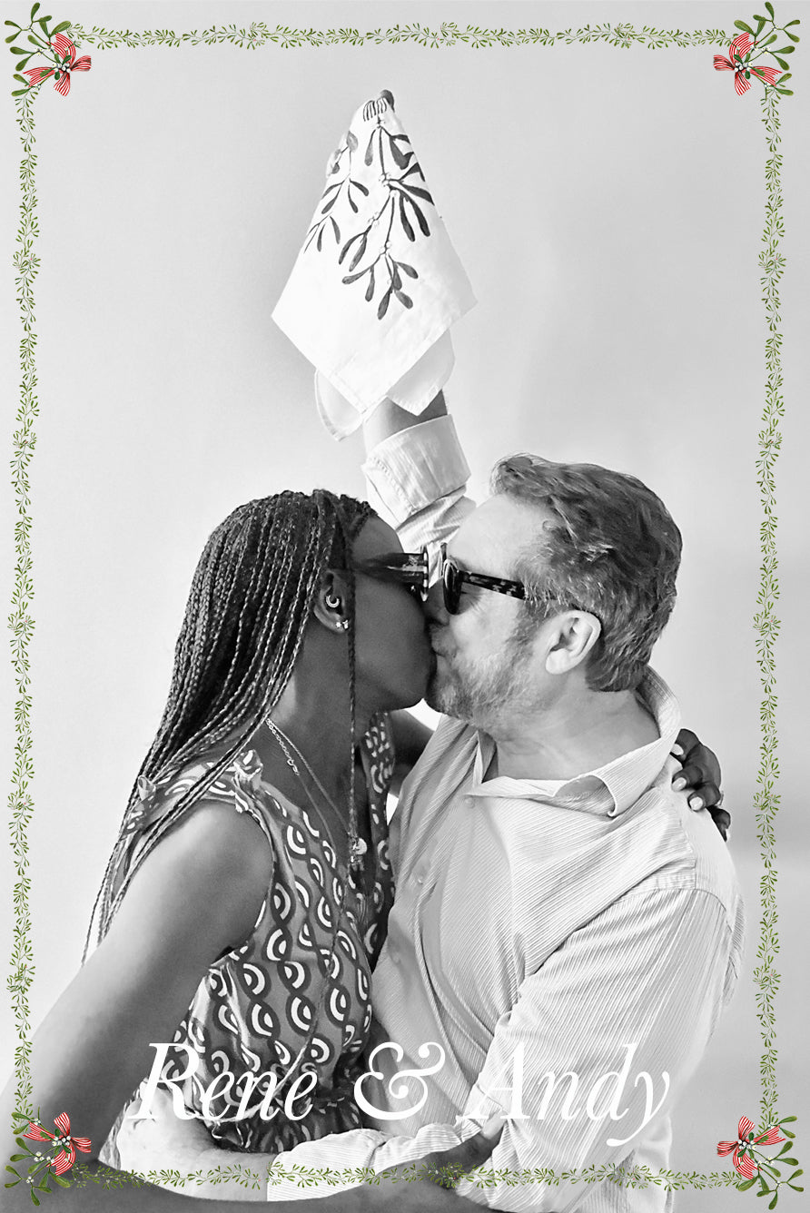 'Mistletoe Kiss' Linen Tablecloth