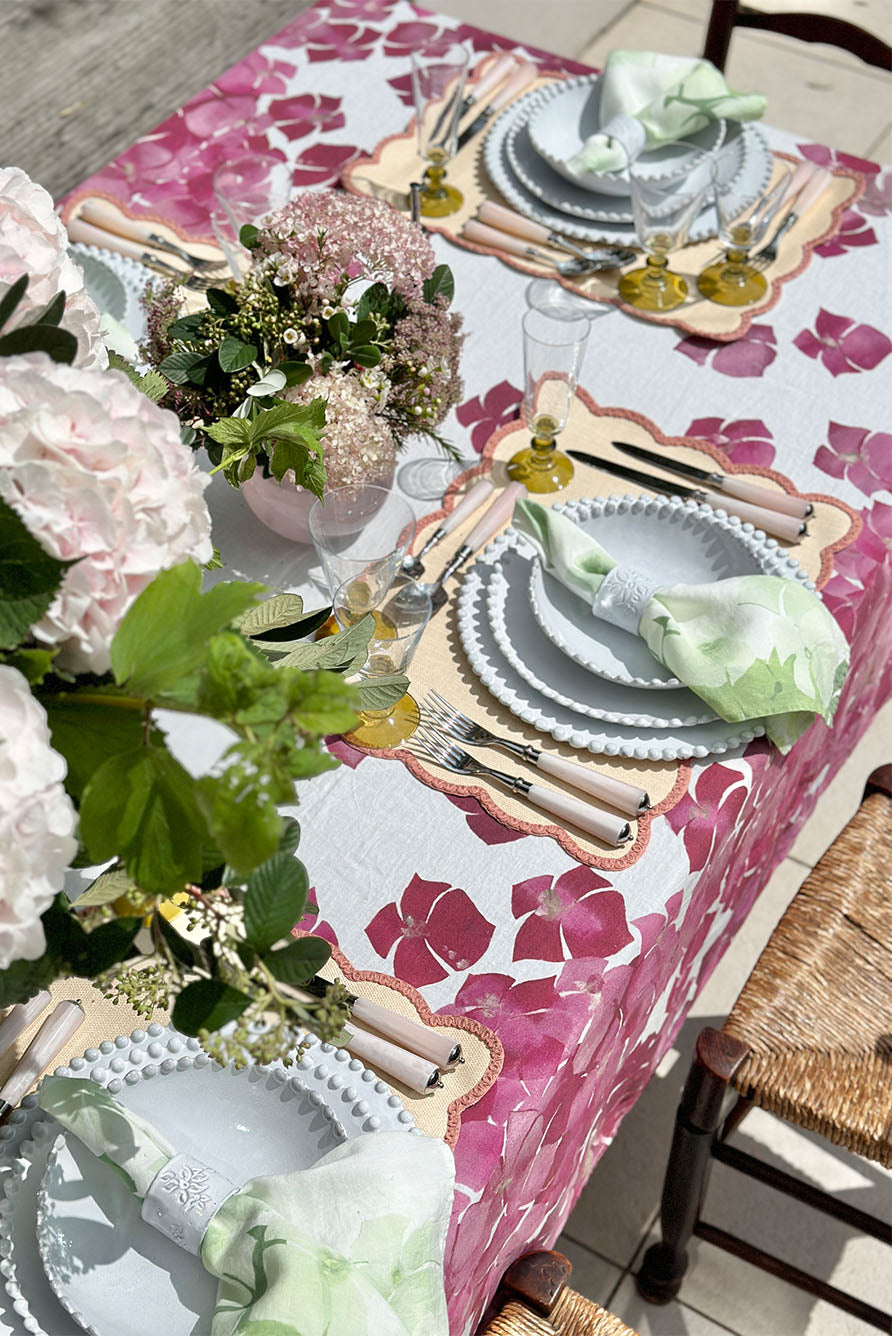 'Hydrangea' Linen Tablecloth in Pink