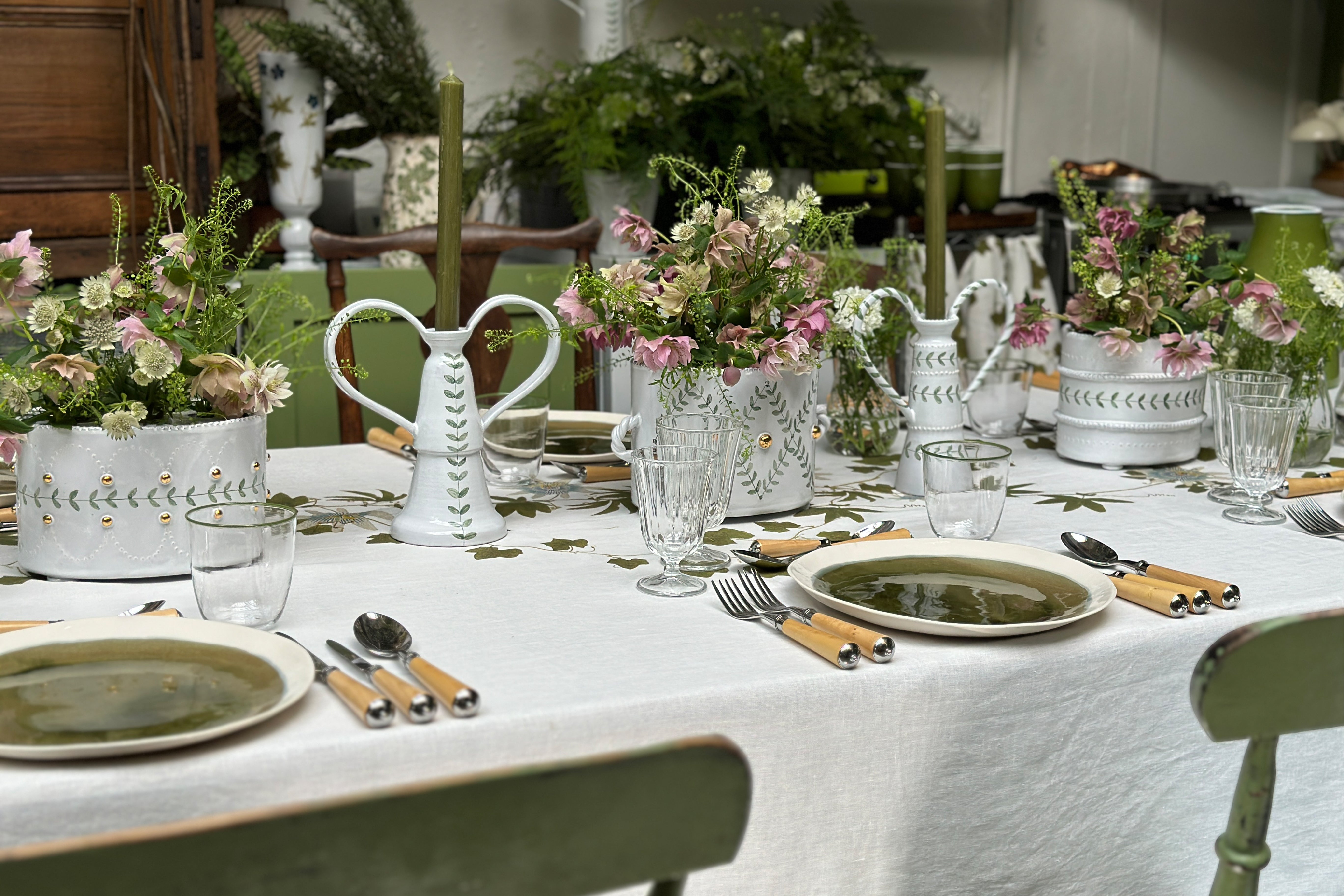 Green Laurel Simple Tulipiere Vase, 15cm