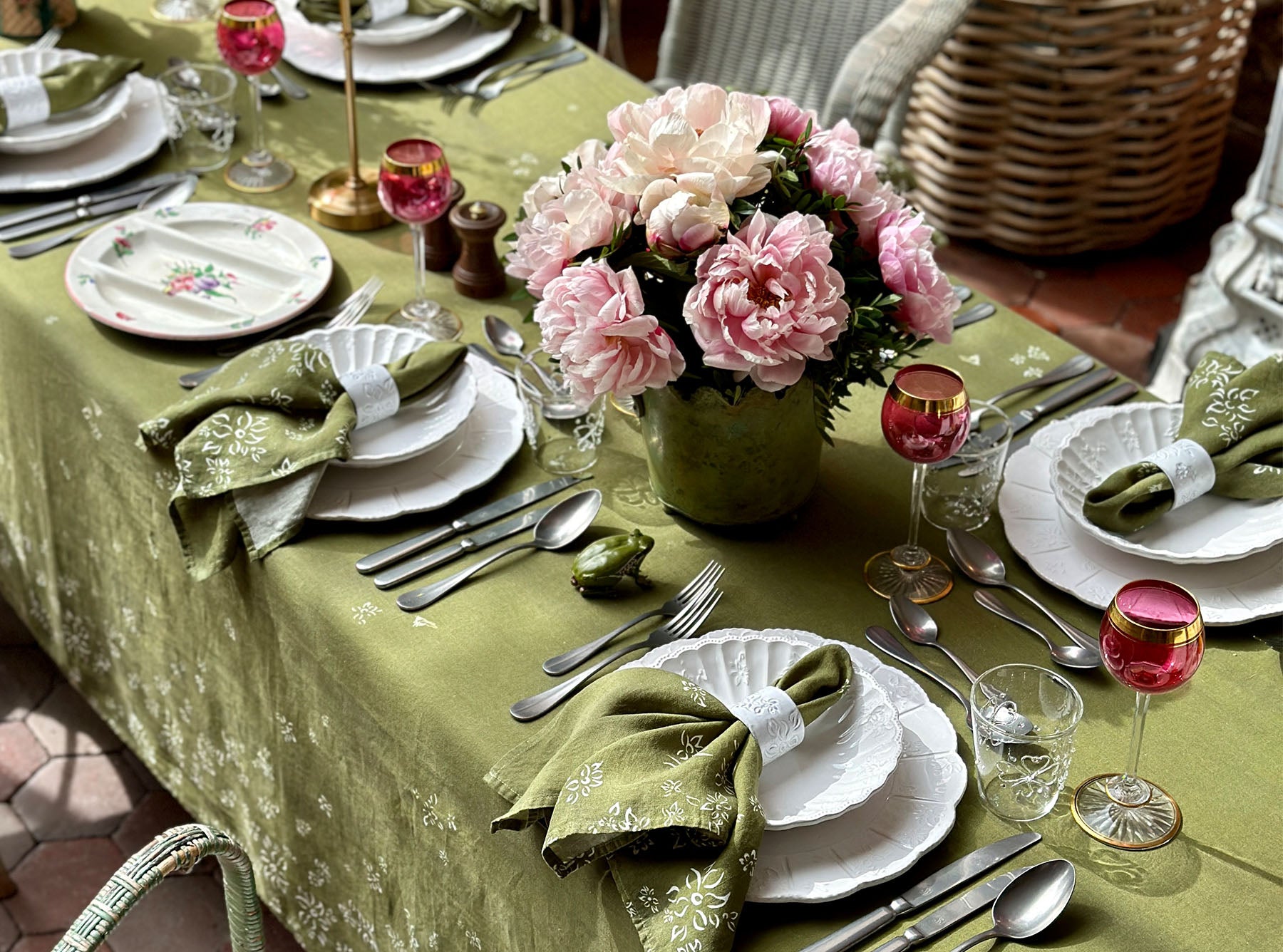 Bernadette's Falling Flower White Soup Bowl, 22cm