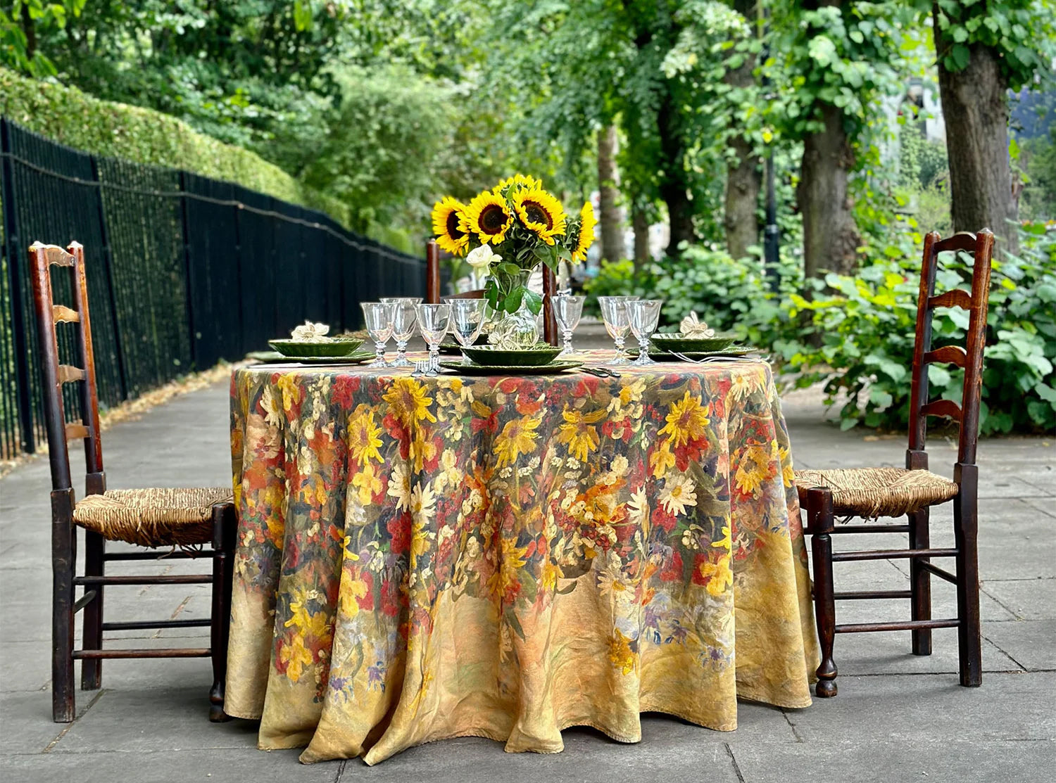 'Fleurs des Prés' Round Linen Tablecloth, 260cm