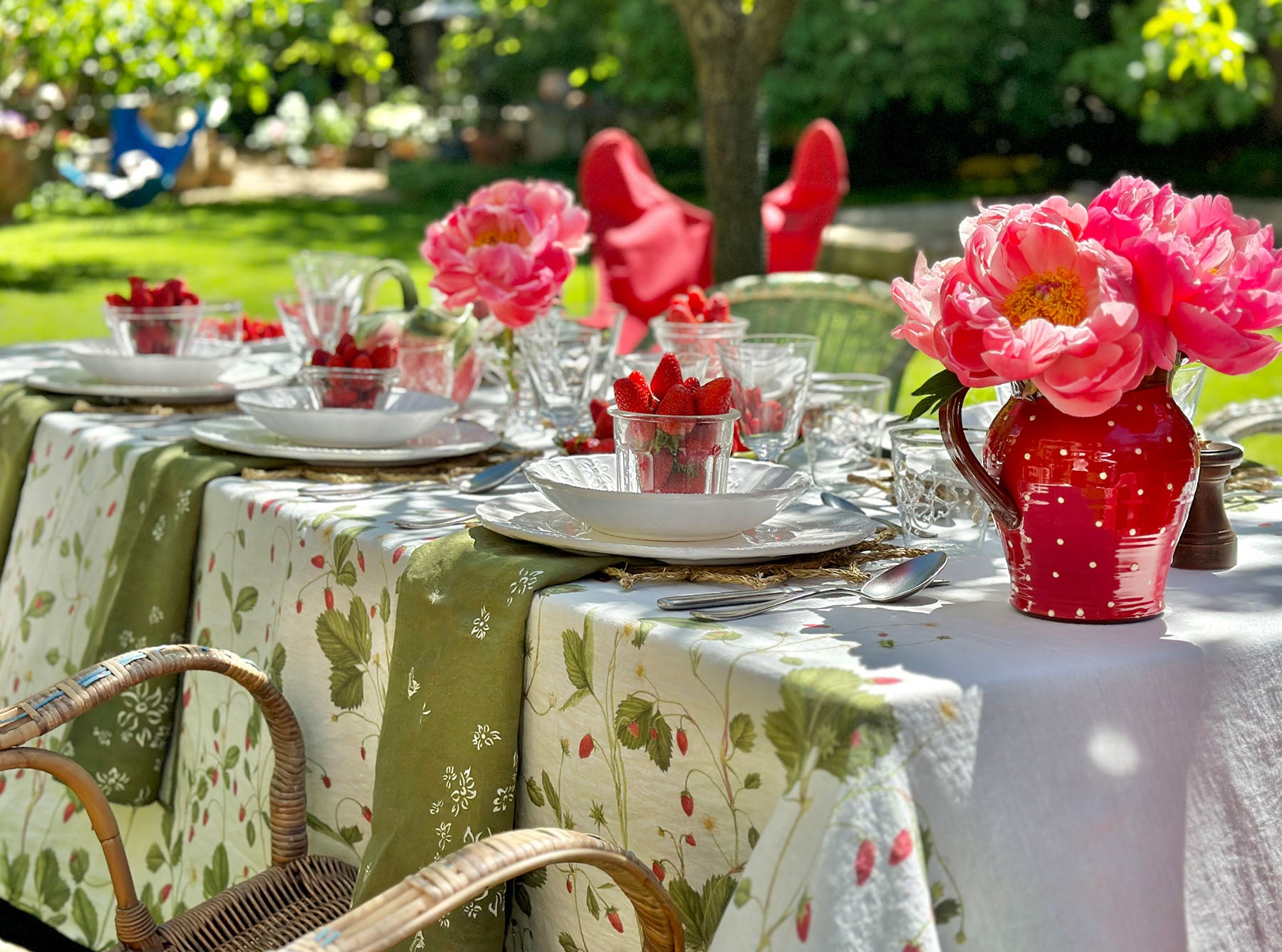 'Fraises des Bois' Linen Tablecloth
