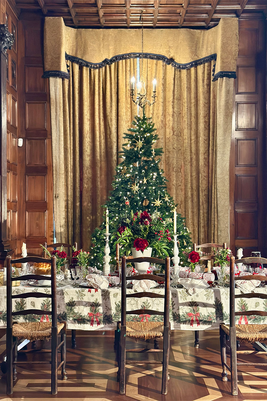 'Garland' Linen Tablecloth