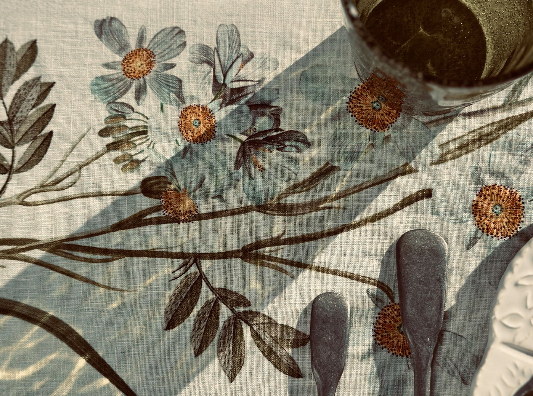 African Flower Linen Napkin in White, 50x50cm