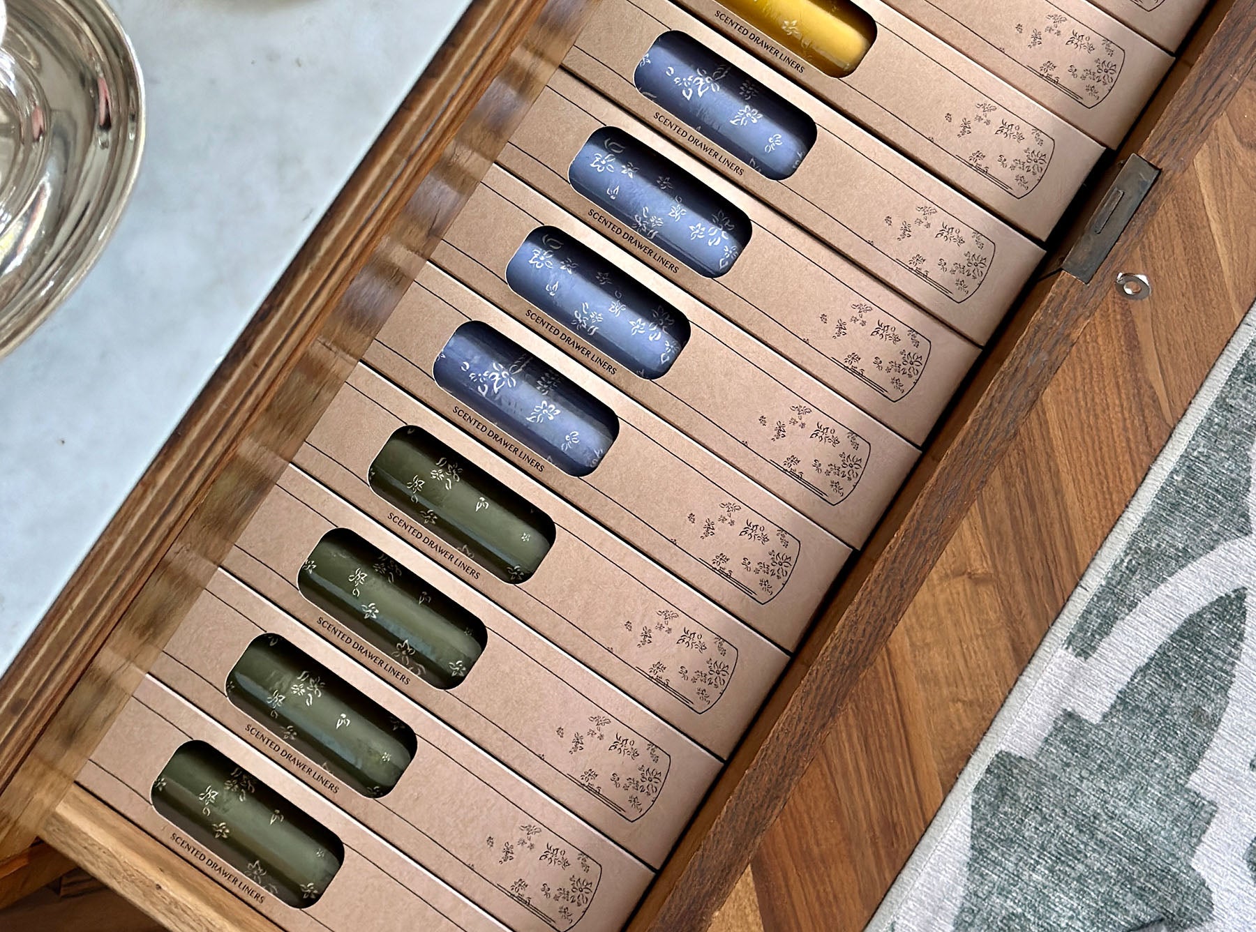 S&B Sandalwood Scented Drawer Liners in Green, 5 Sheets, 50x35cm